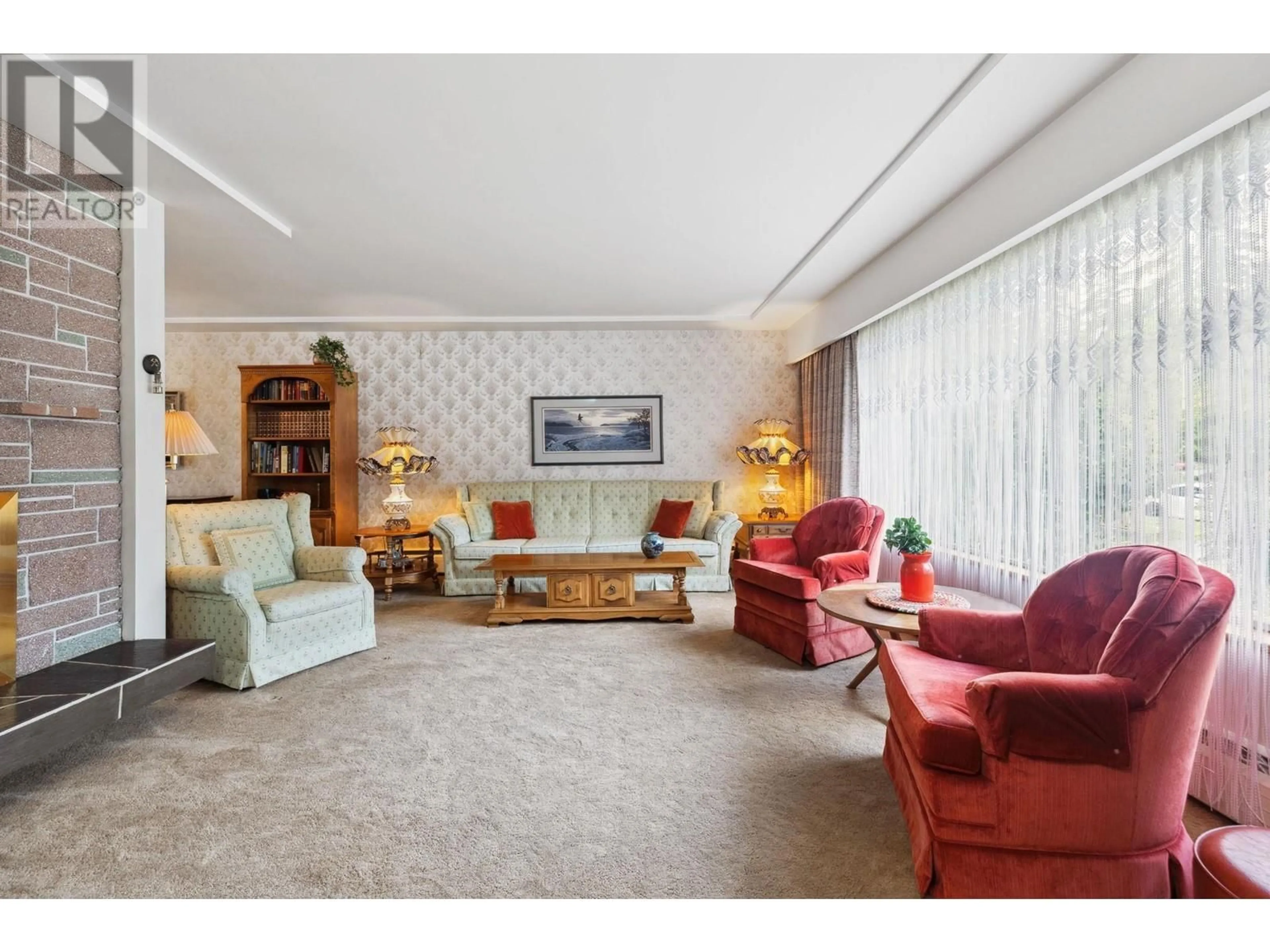 Living room with furniture, carpet floor for 2649 STANDISH DRIVE, North Vancouver British Columbia V7H1M9