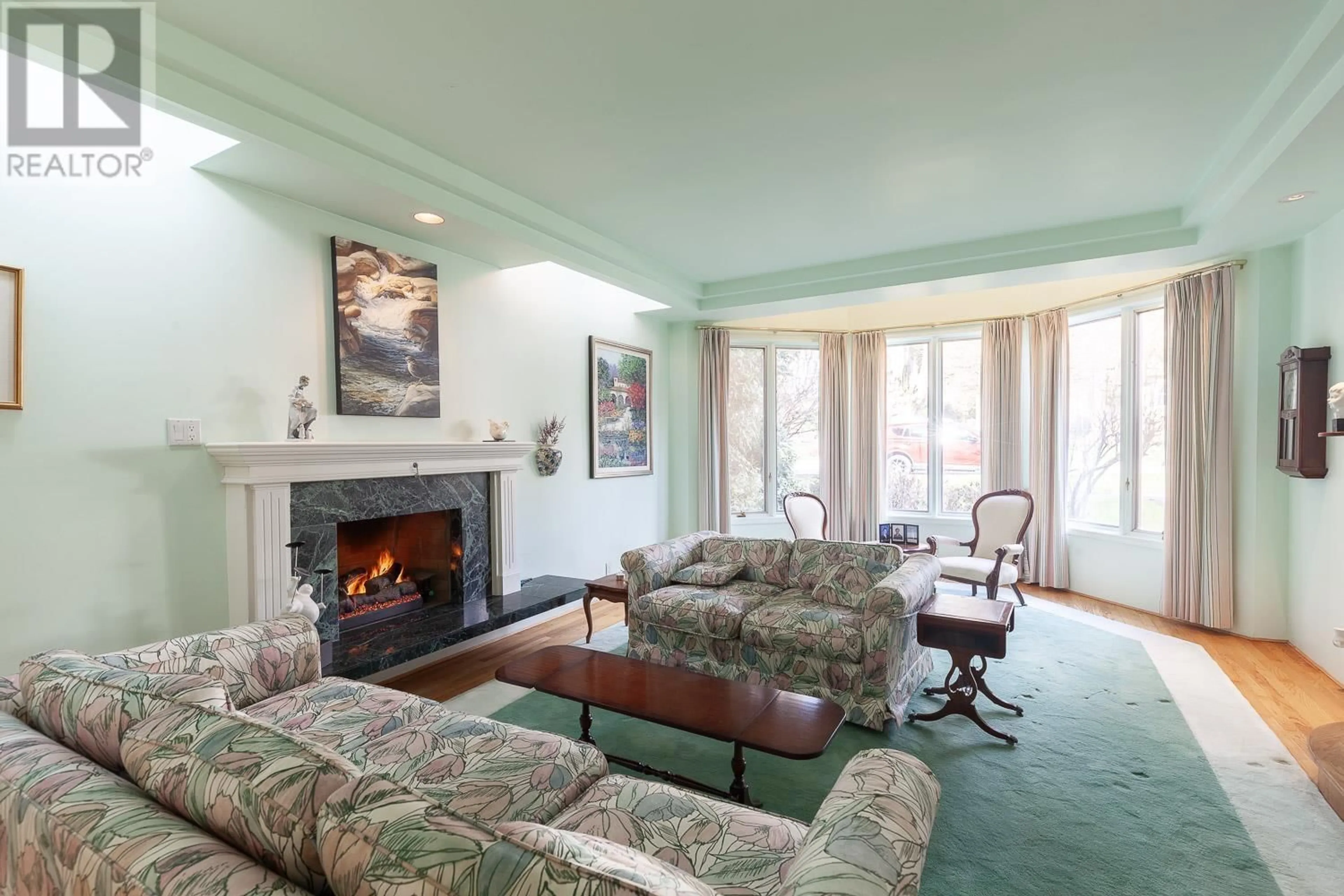 Living room with furniture, carpet floor for 3470 W 43RD AVENUE, Vancouver British Columbia V6N3J7