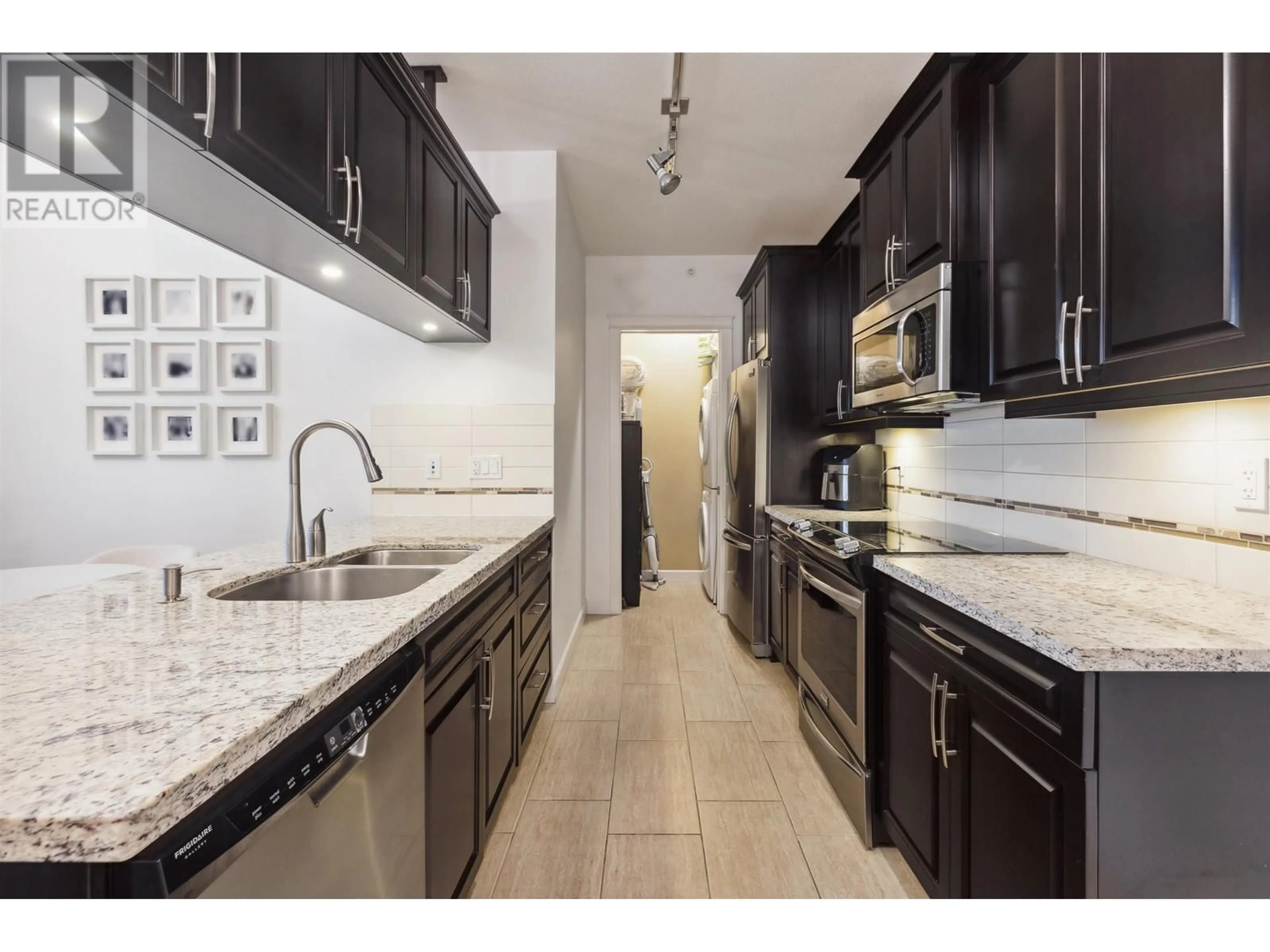 Standard kitchen, ceramic/tile floor for 412 - 12635 190A STREET, Pitt Meadows British Columbia V3Y0E8