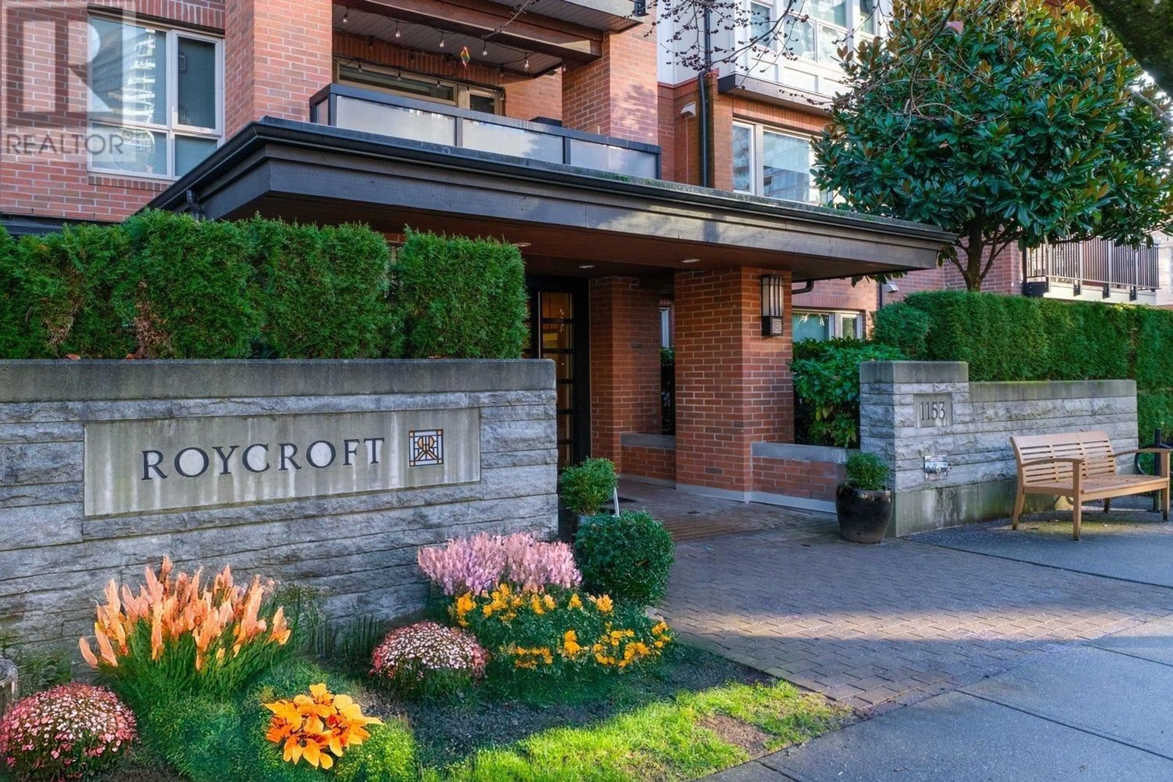 Indoor foyer for 207 1153 KENSAL PLACE, Coquitlam British Columbia V3B0G8