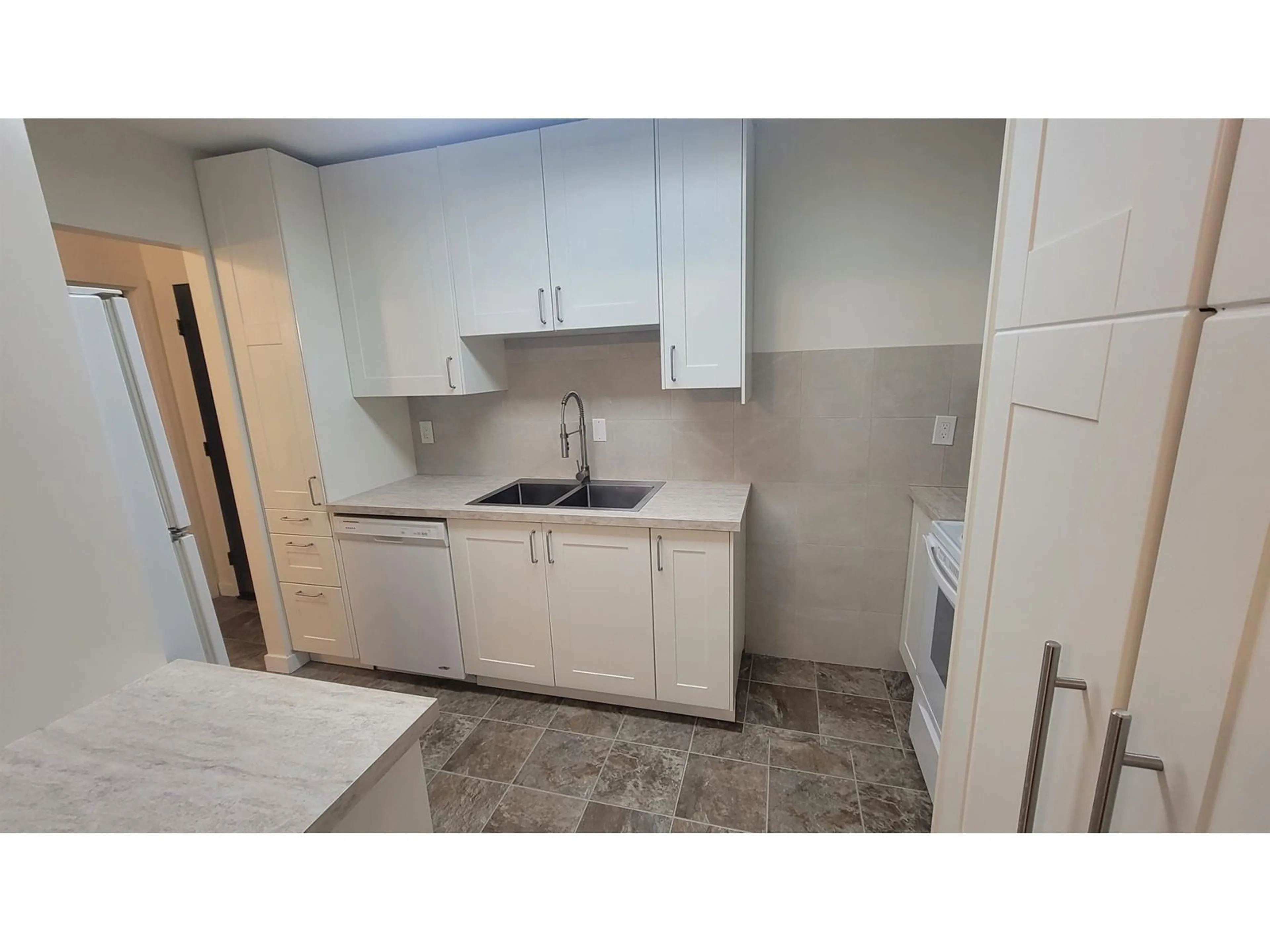 Standard kitchen, unknown for 108 33400 BOURQUIN PLACE, Abbotsford British Columbia V2S5G3