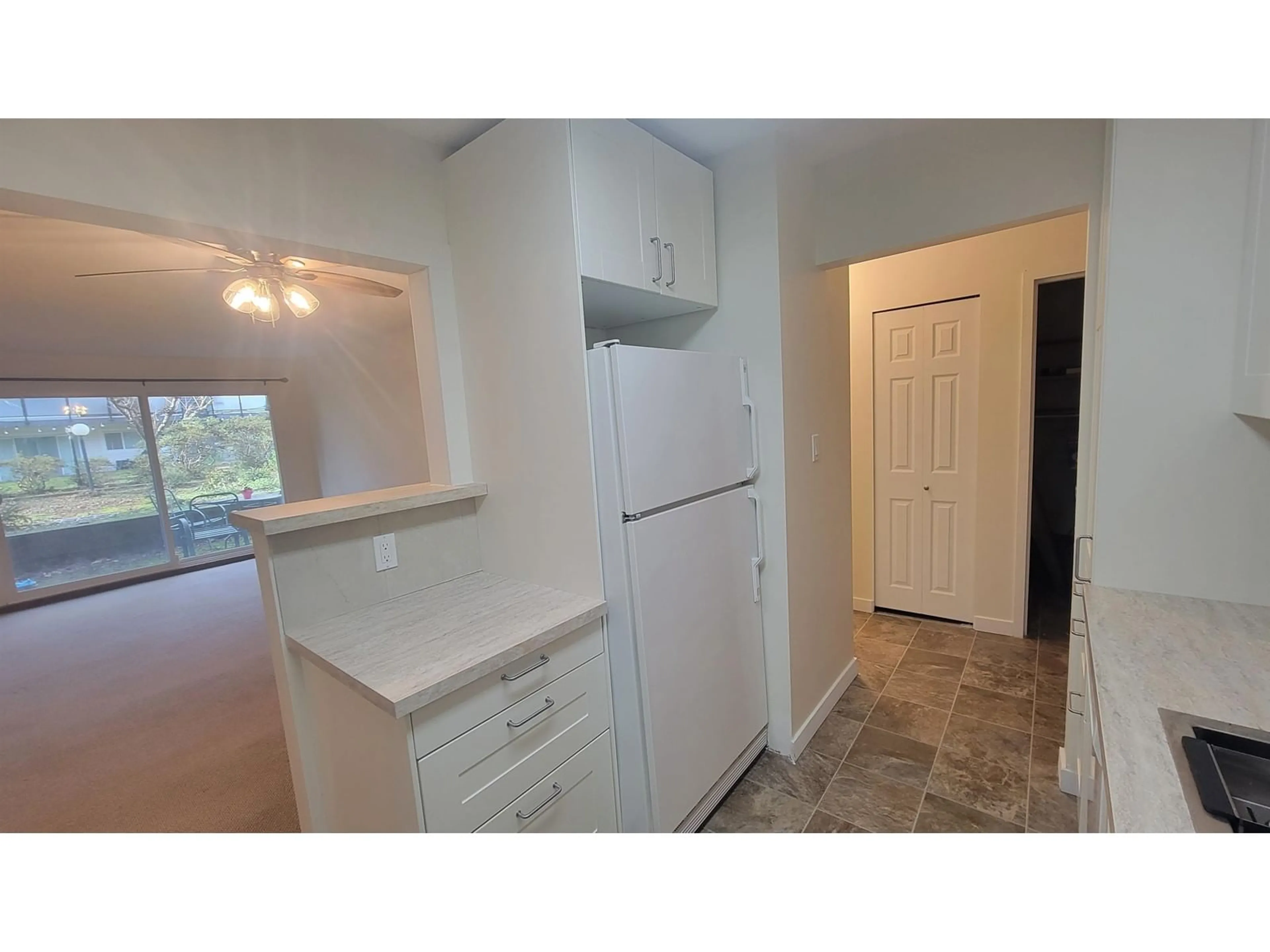 Standard kitchen, unknown for 108 33400 BOURQUIN PLACE, Abbotsford British Columbia V2S5G3