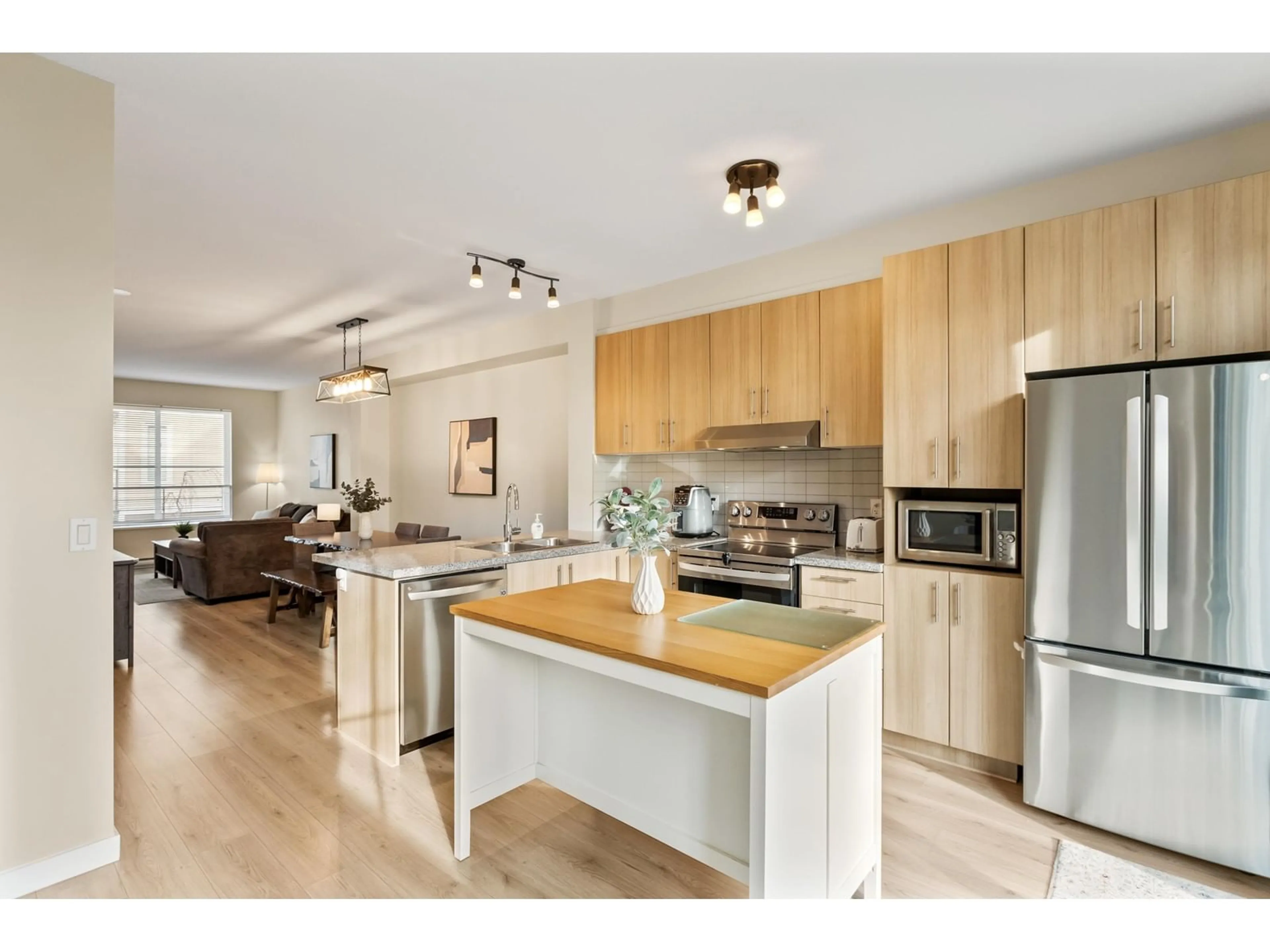 Open concept kitchen, wood/laminate floor for 46 31032 WESTRIDGE PLACE, Abbotsford British Columbia V2T0C6