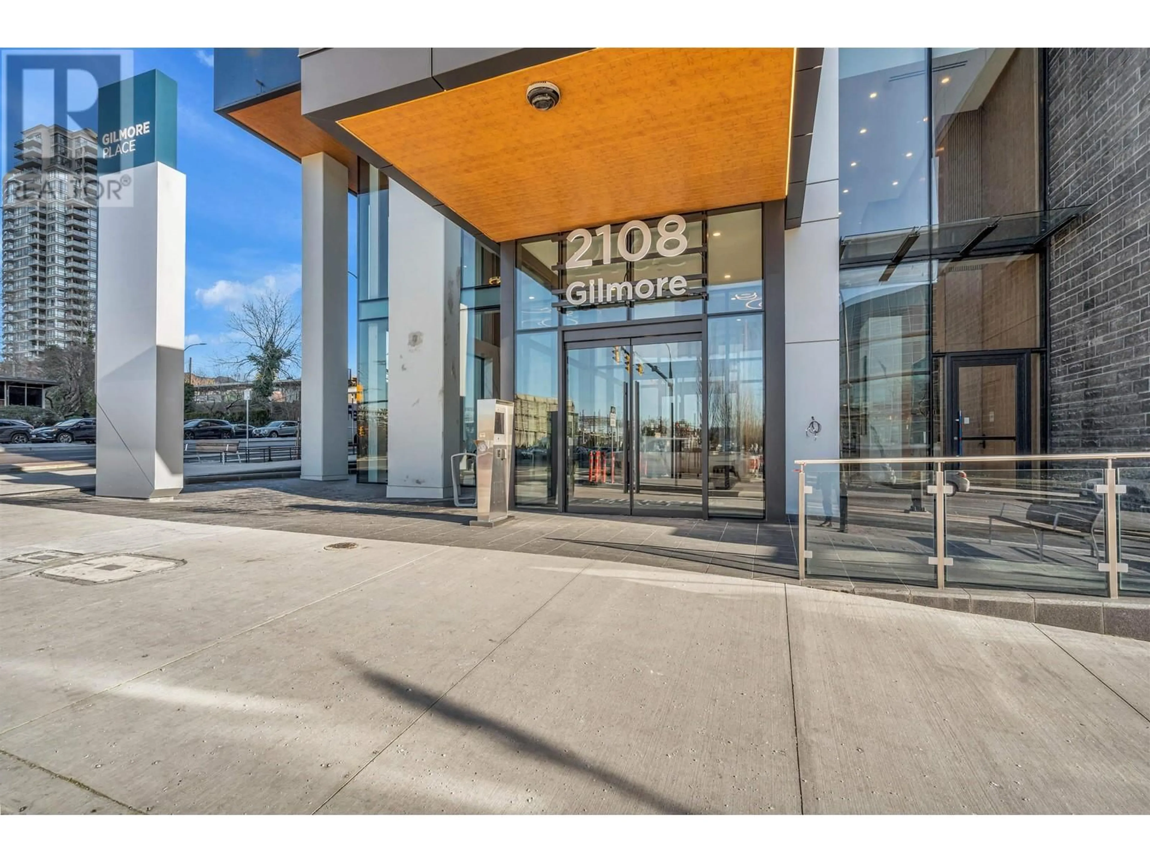 Indoor foyer for 3701 2108 GILMORE AVENUE, Burnaby British Columbia V5C0N8