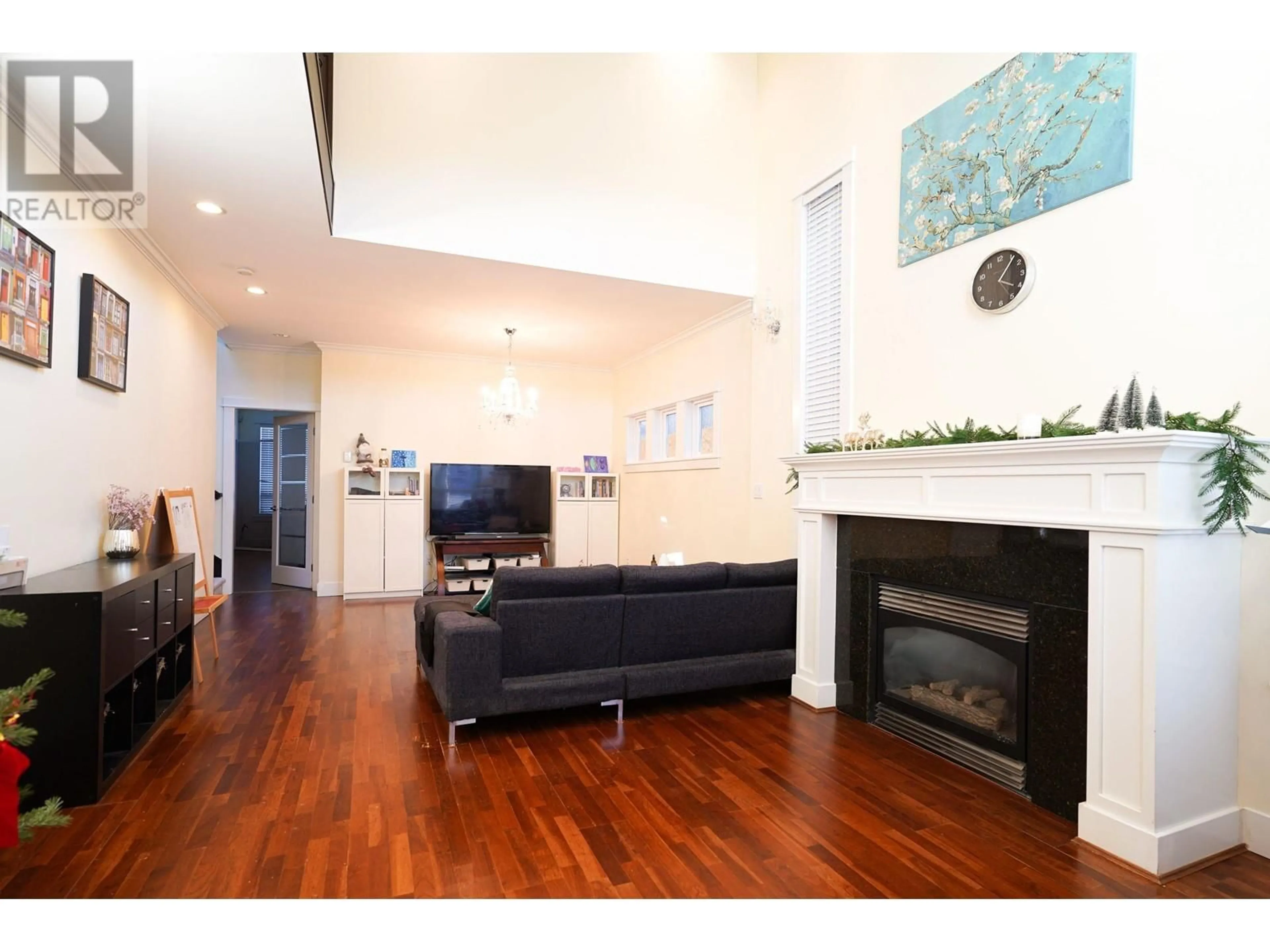 Living room with furniture, wood/laminate floor for 11860 DUNAVON PLACE, Richmond British Columbia V7E3Y1