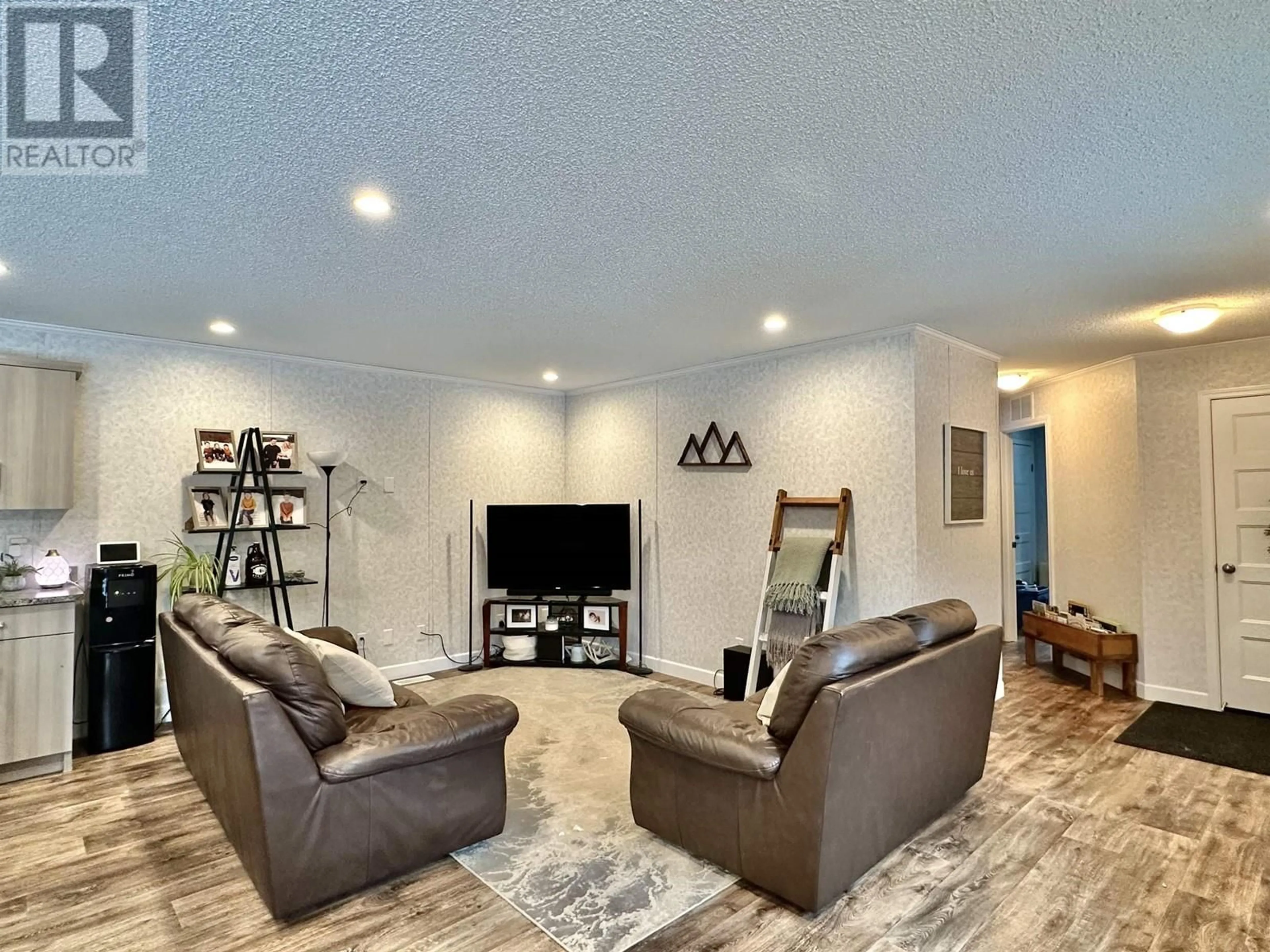 Living room with furniture, wood/laminate floor for 4995 PITNEY ROAD, Valemount British Columbia V0E2Z0