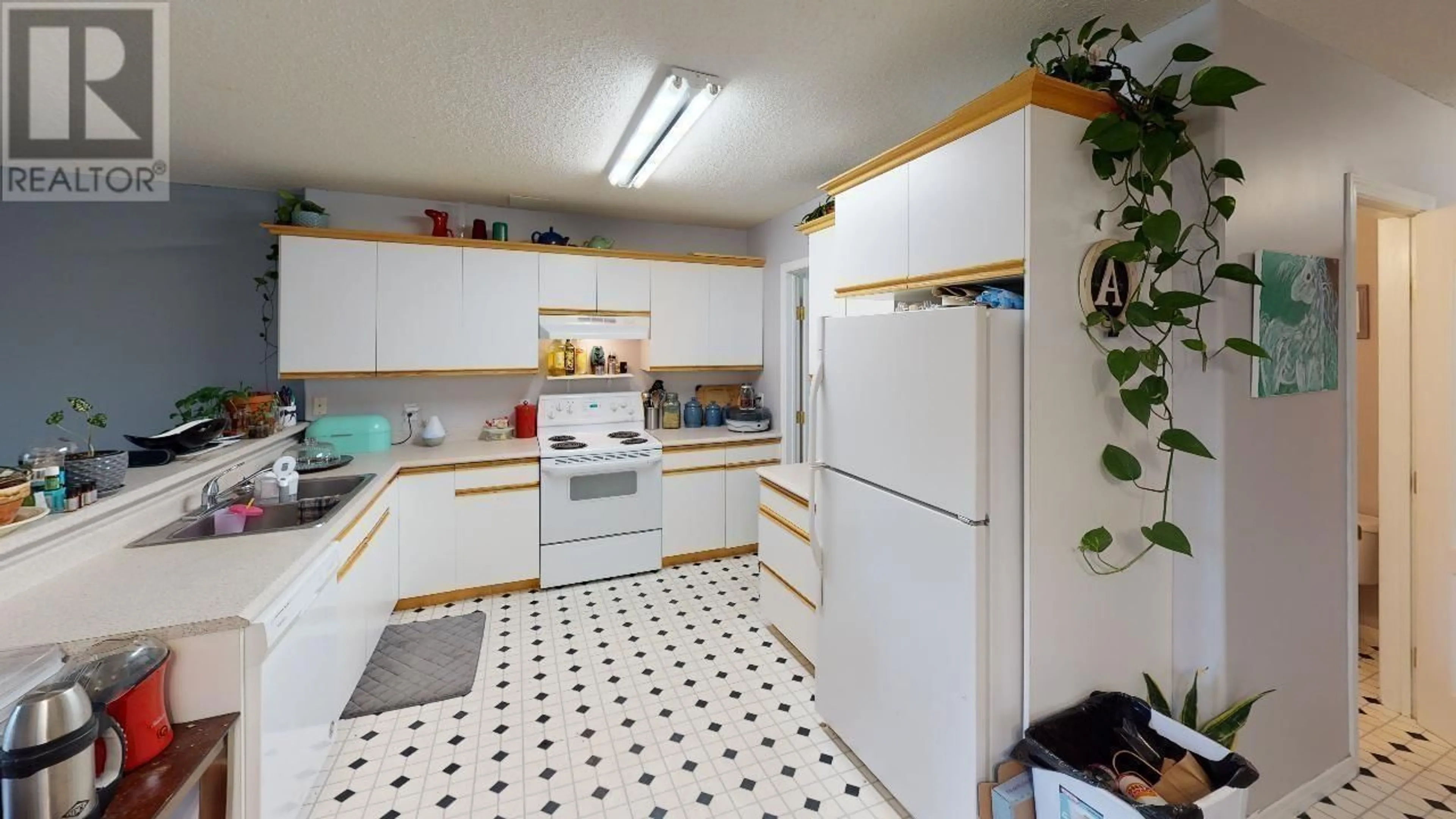 Standard kitchen, ceramic/tile floor for 9306 94 AVENUE, Fort St. John British Columbia V1J1G2