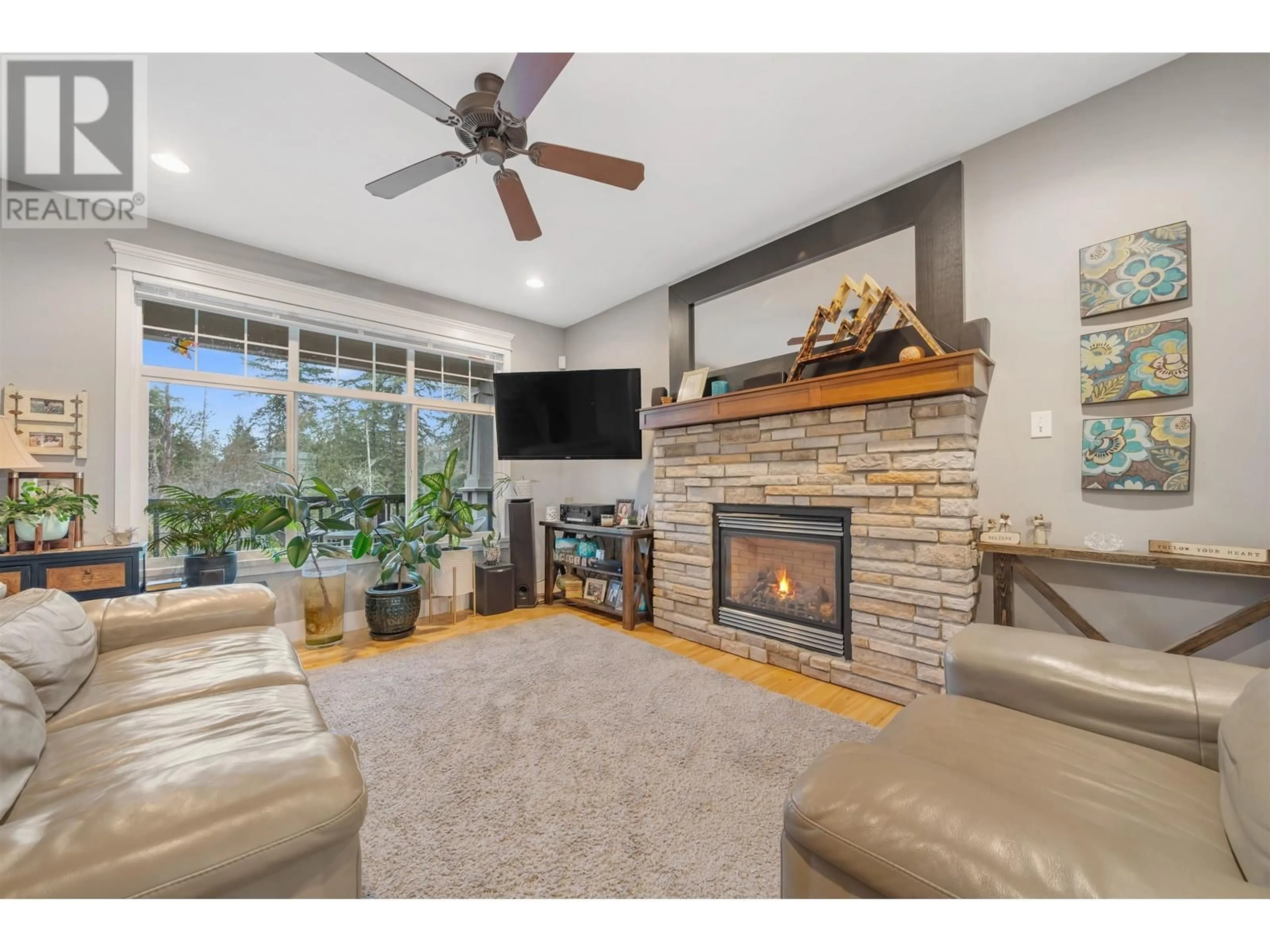 Living room with furniture, unknown for 11249 CREEKSIDE STREET, Maple Ridge British Columbia V2W0C8