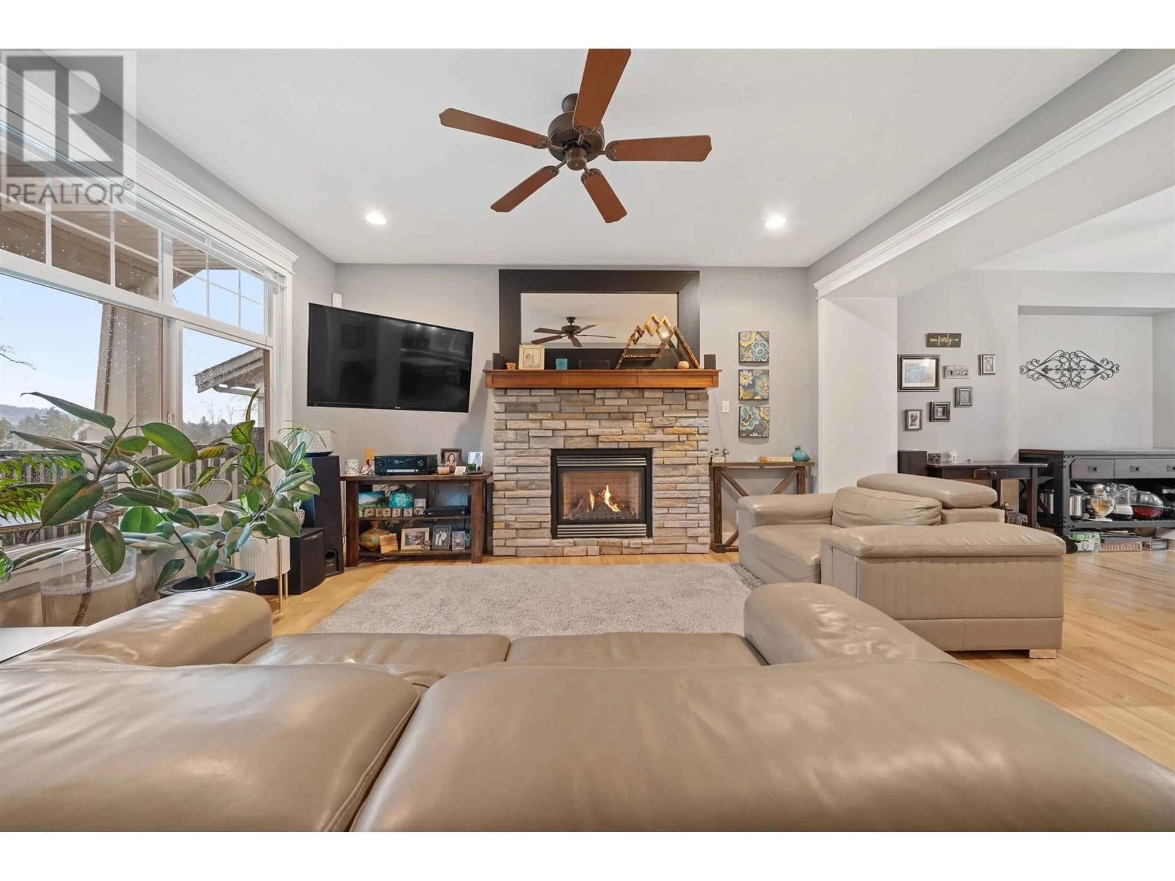 Living room with furniture, unknown for 11249 CREEKSIDE STREET, Maple Ridge British Columbia V2W0C8