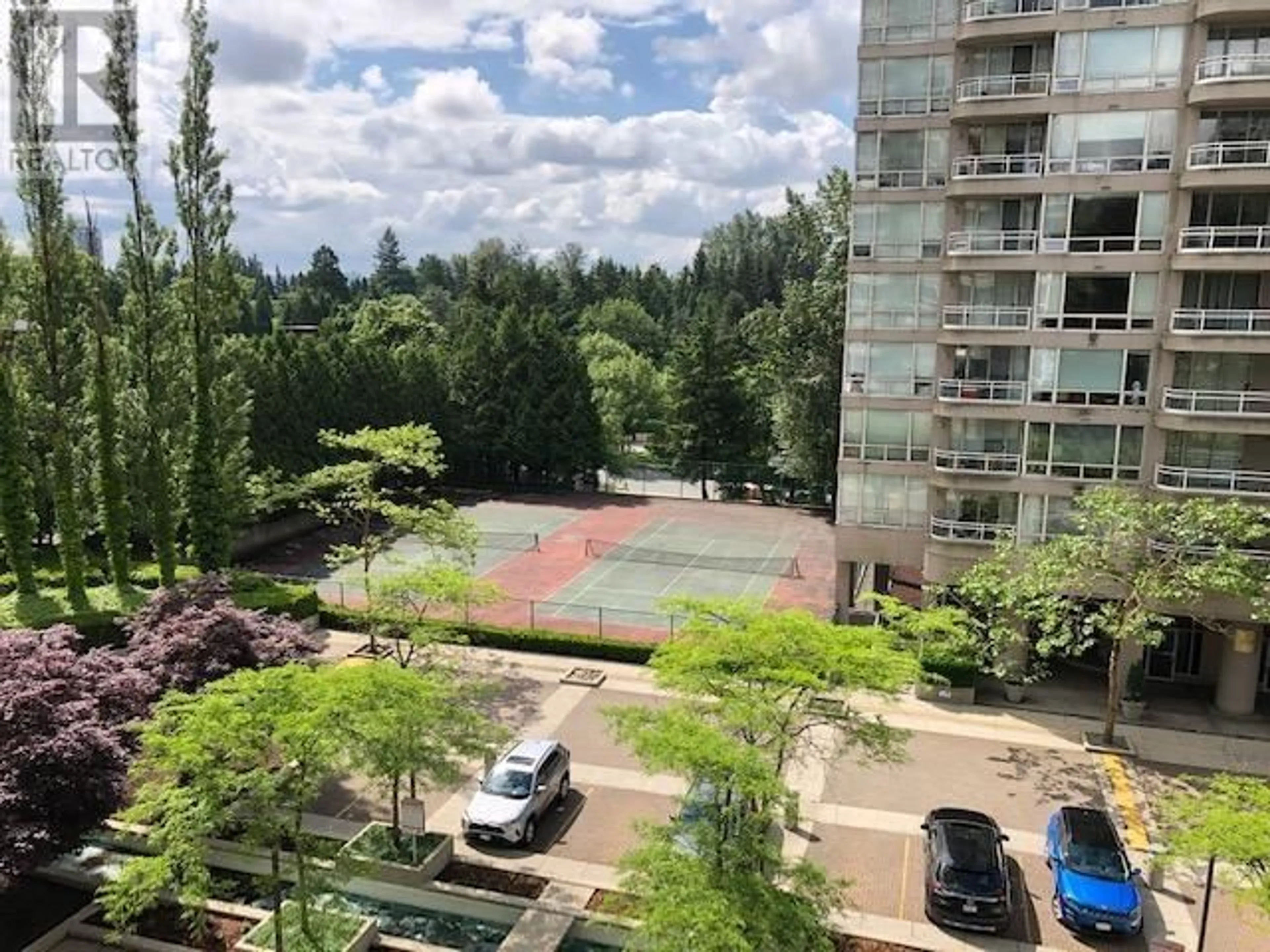 A pic from outside/outdoor area/front of a property/back of a property/a pic from drone, city buildings view from balcony for 502 9633 MANCHESTER DRIVE, Burnaby British Columbia V3N4Y9