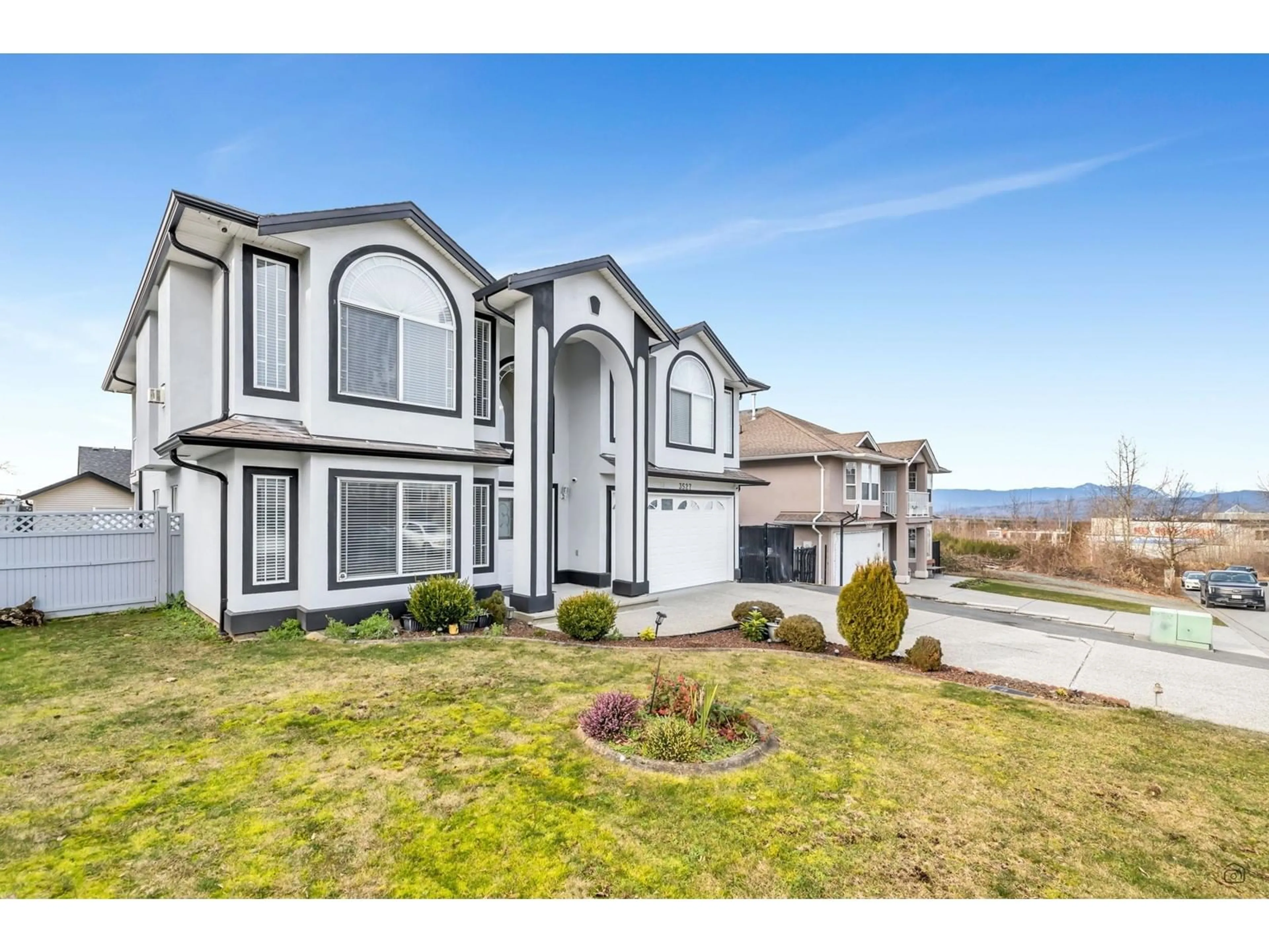 Home with vinyl exterior material, mountain view for 3527 WAGNER DRIVE, Abbotsford British Columbia V2T6V3