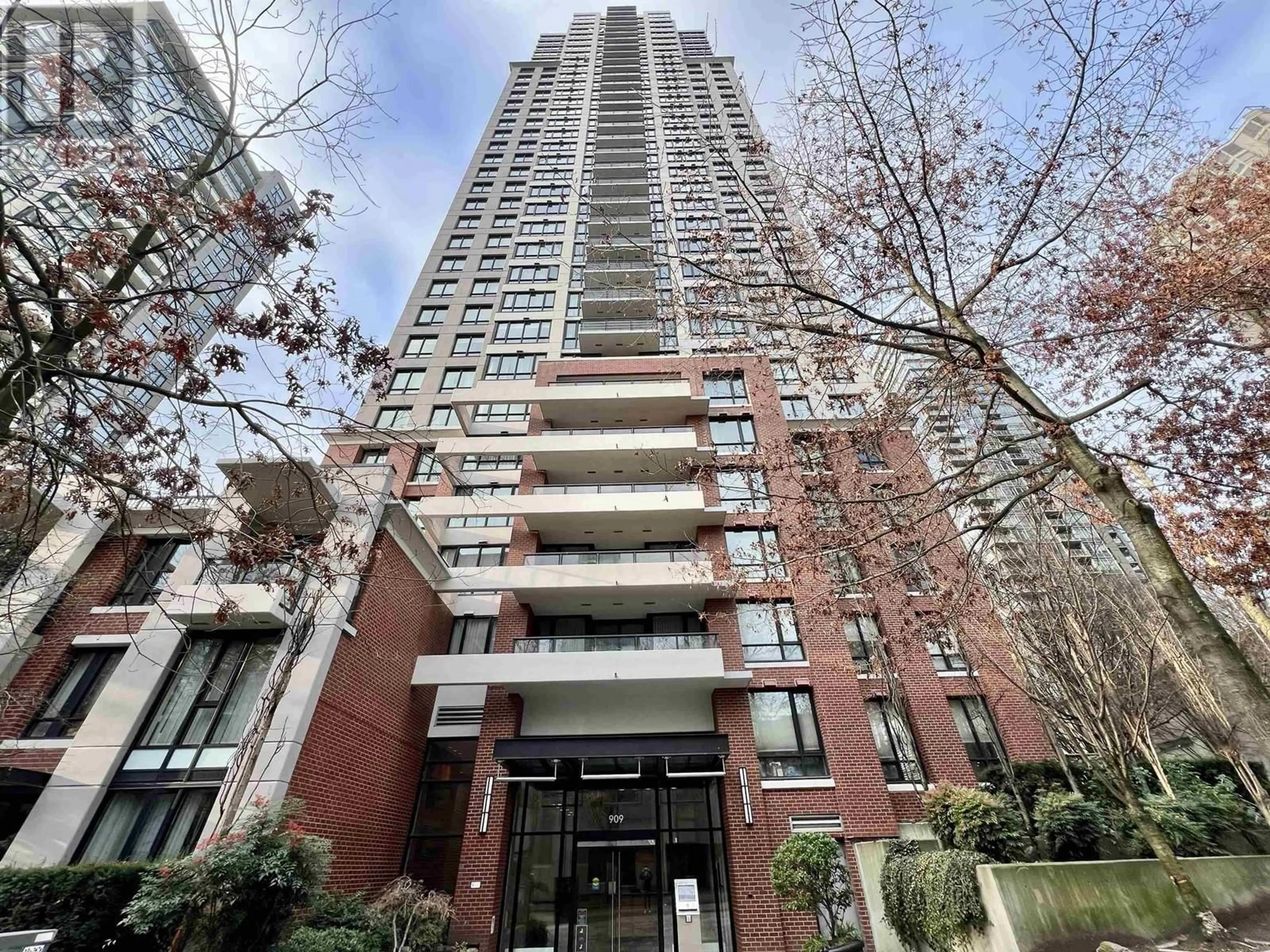 Indoor foyer for 301 909 MAINLAND STREET, Vancouver British Columbia V6B1S3