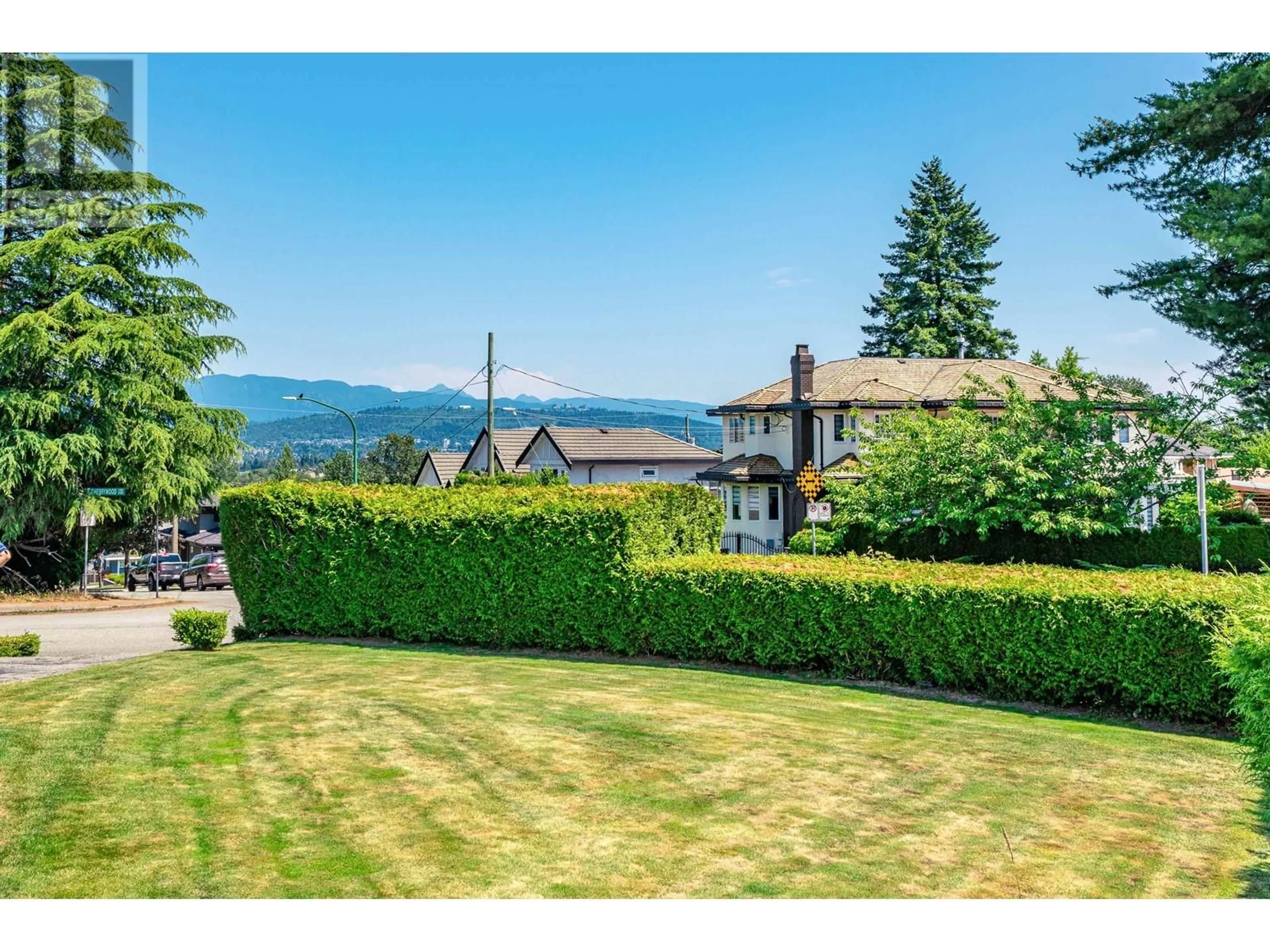 A pic from outside/outdoor area/front of a property/back of a property/a pic from drone, mountain view for 4194 CHERRYWOOD CRESCENT, Burnaby British Columbia V5G2S1