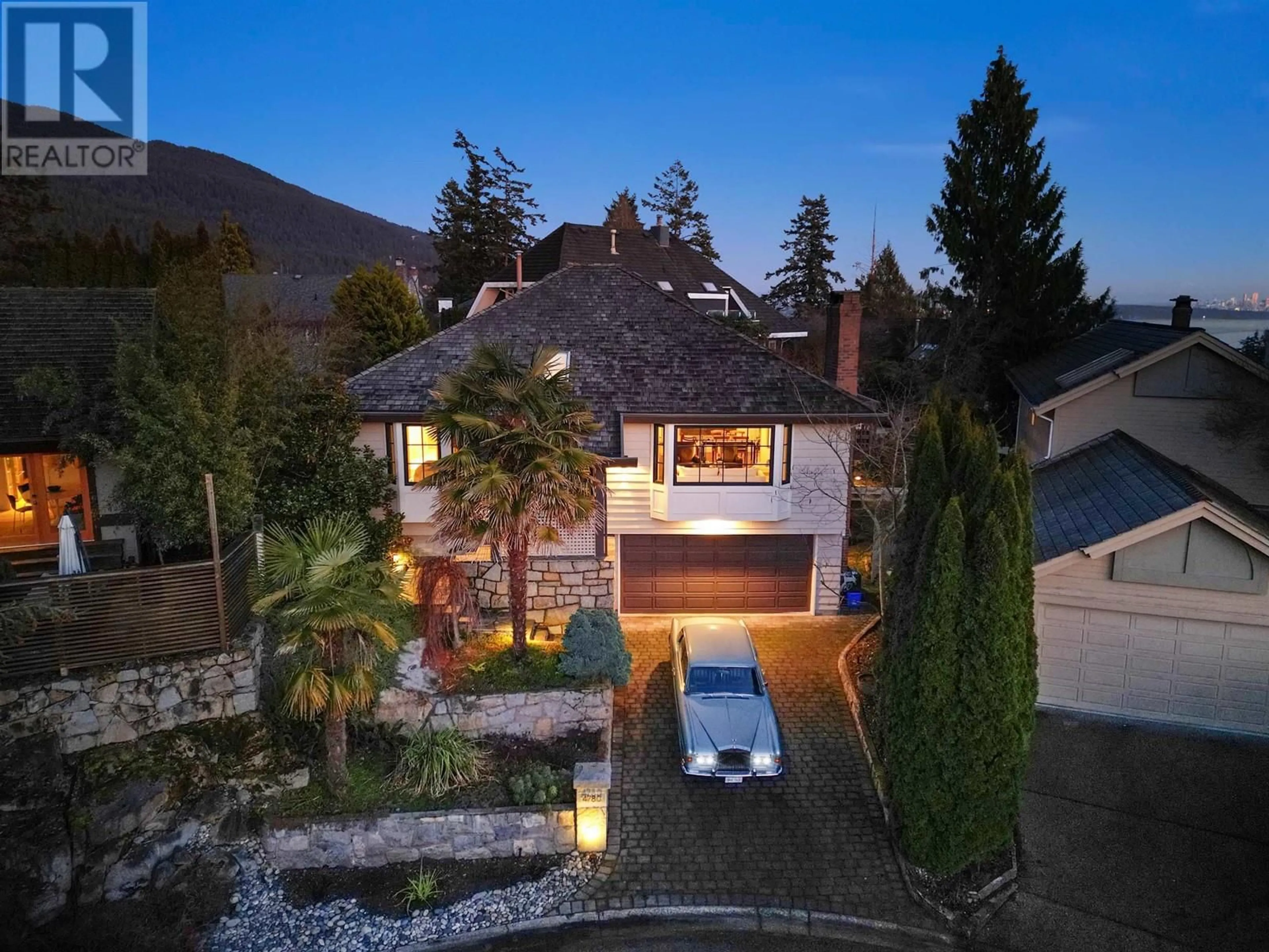 A pic from outside/outdoor area/front of a property/back of a property/a pic from drone, mountain view for 4780 HEADLAND COURT, West Vancouver British Columbia V7W3A5