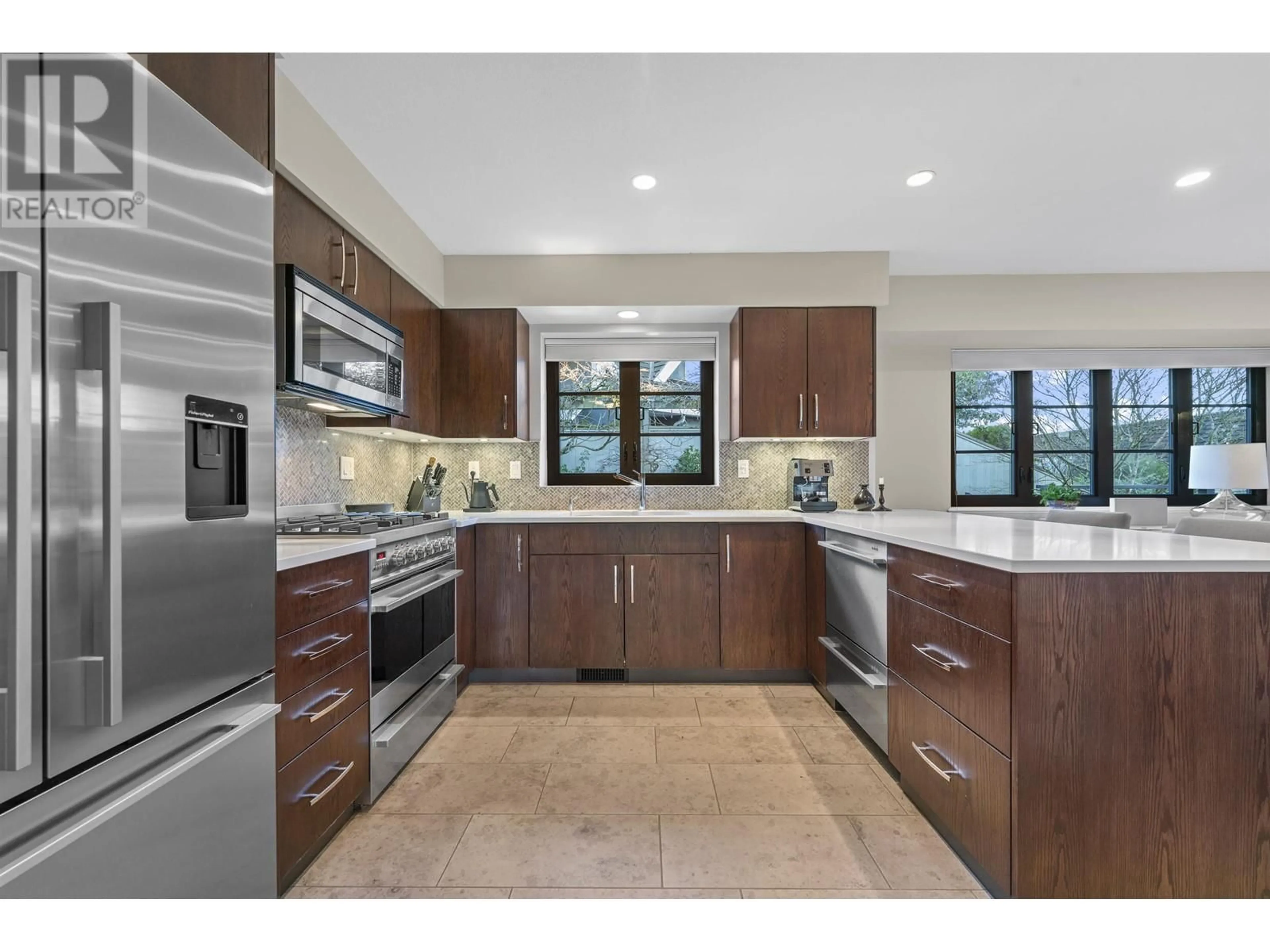 Open concept kitchen, ceramic/tile floor for 4780 HEADLAND COURT, West Vancouver British Columbia V7W3A5