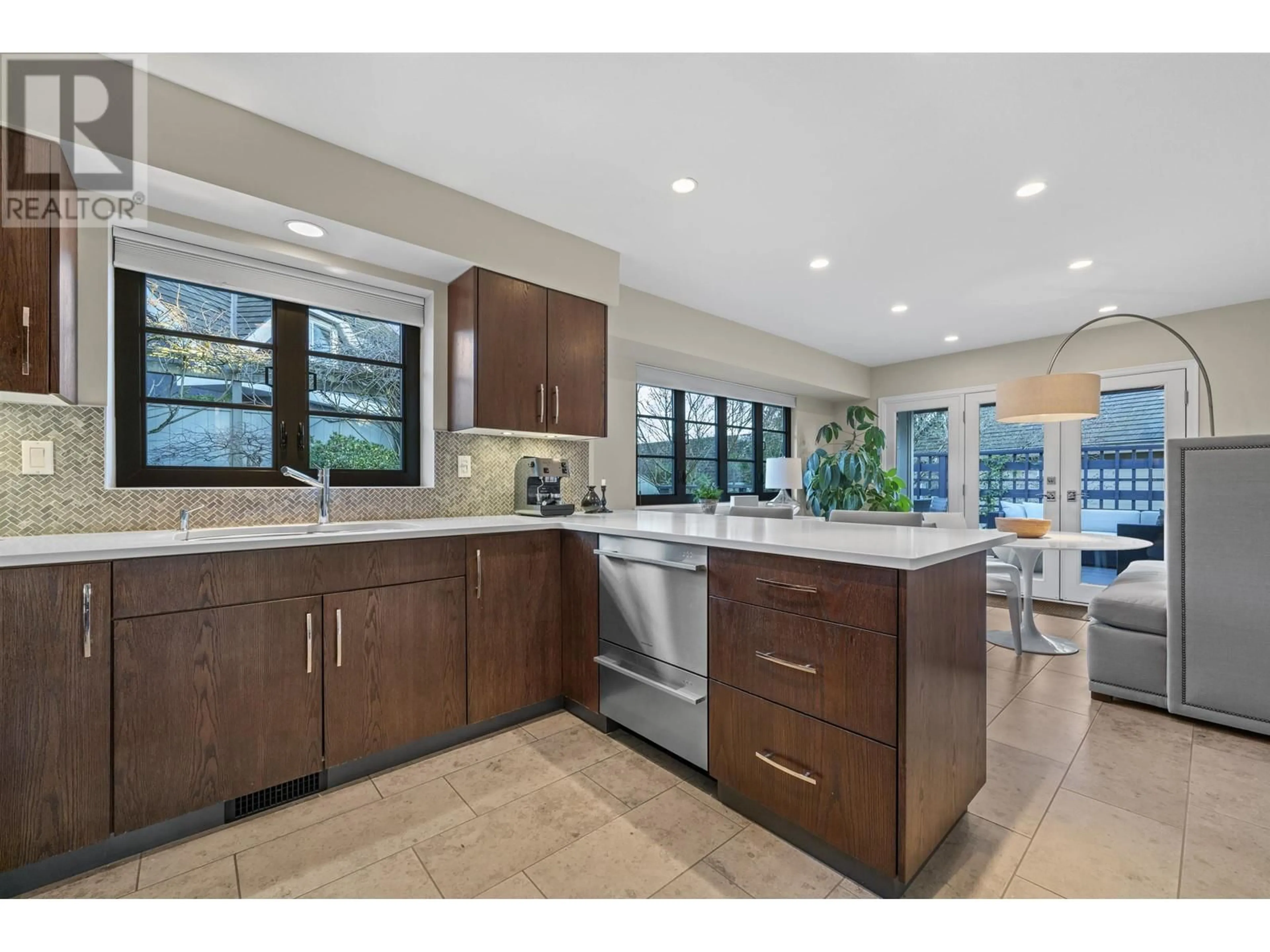 Open concept kitchen, ceramic/tile floor for 4780 HEADLAND COURT, West Vancouver British Columbia V7W3A5