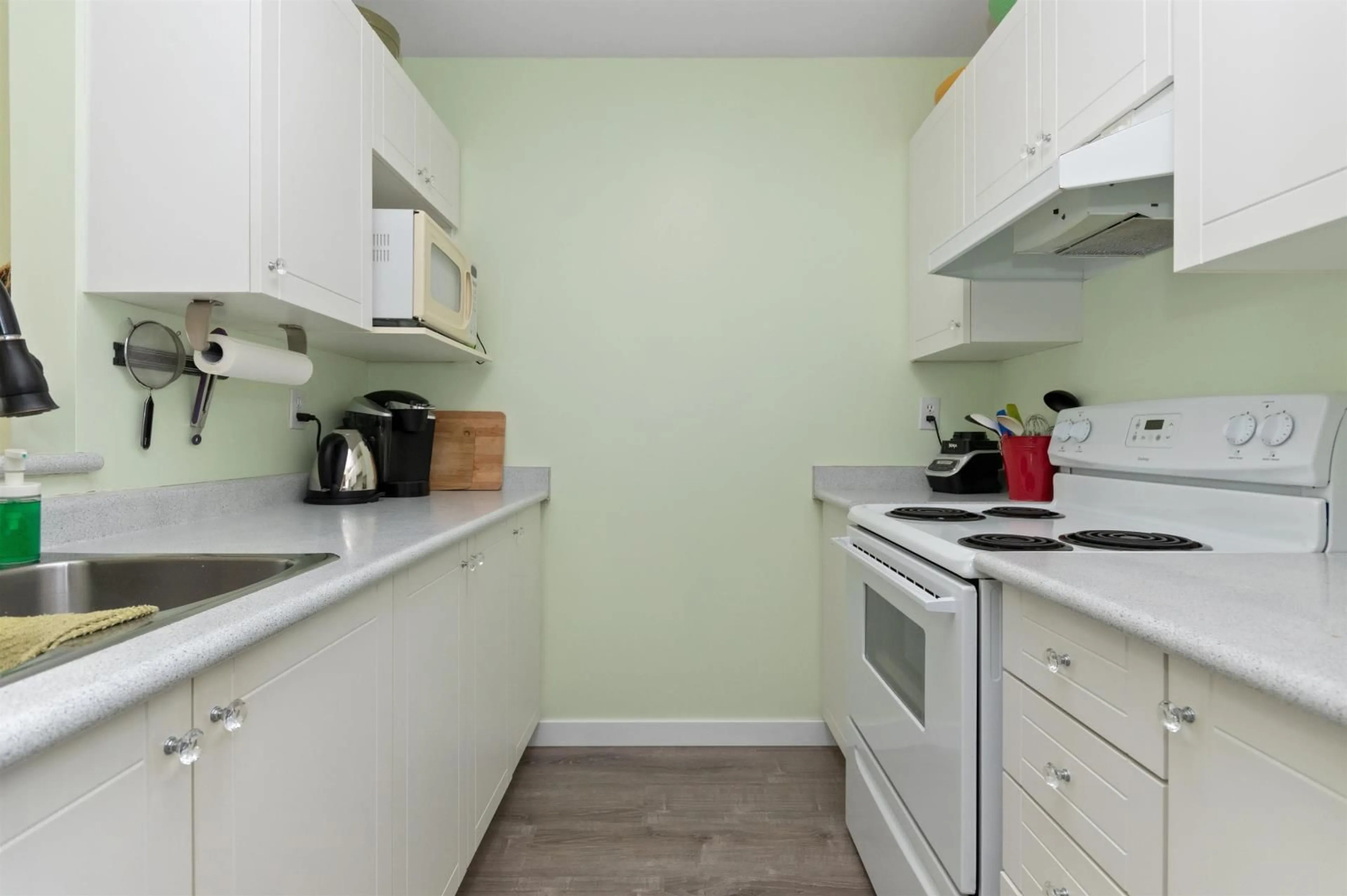 Standard kitchen, unknown for 301 1275 SCOTT DRIVE|Hope, Hope British Columbia V0X1L4