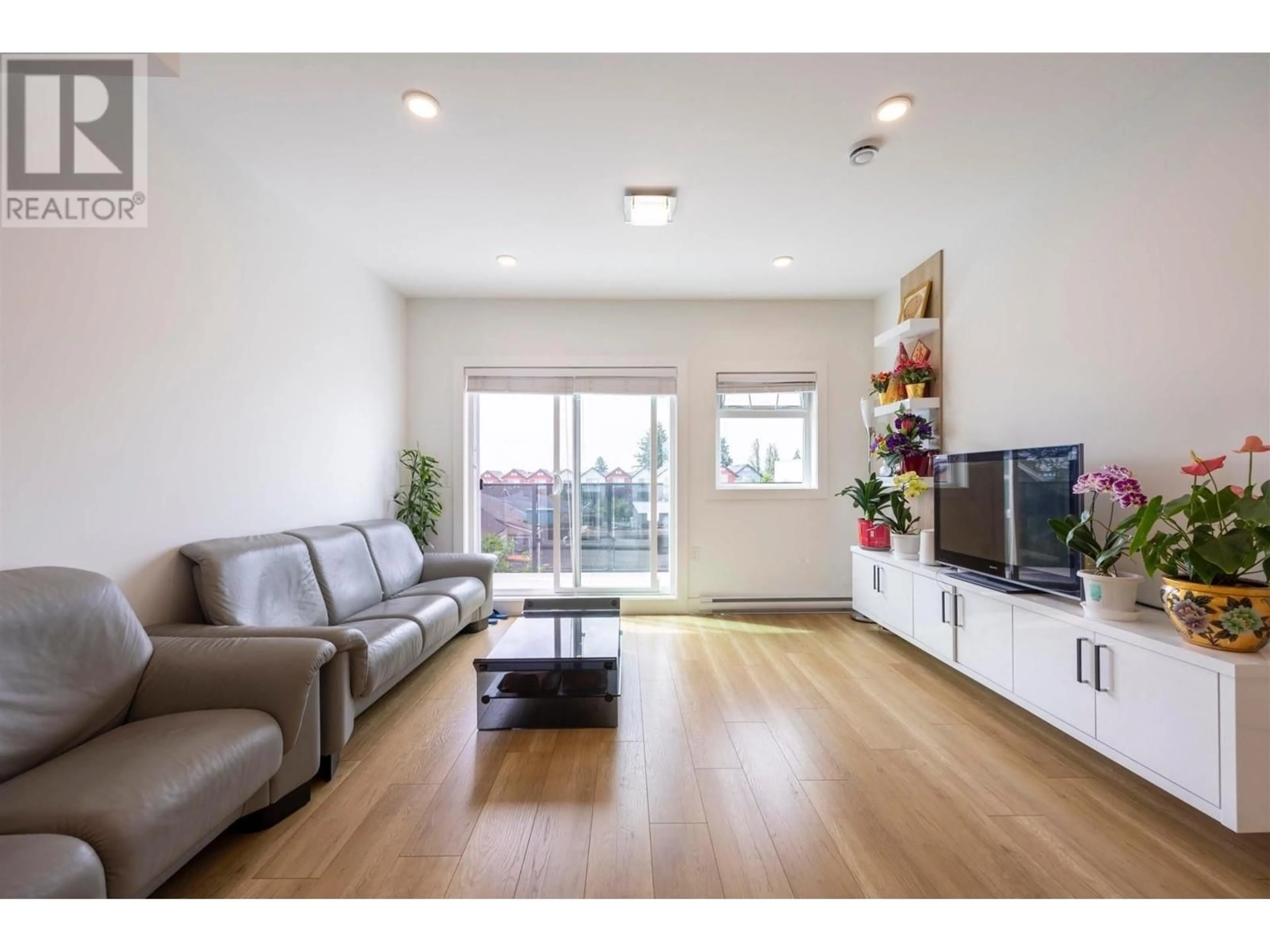 Living room with furniture, wood/laminate floor for 13 6288 BERESFORD STREET, Burnaby British Columbia V5J1K2