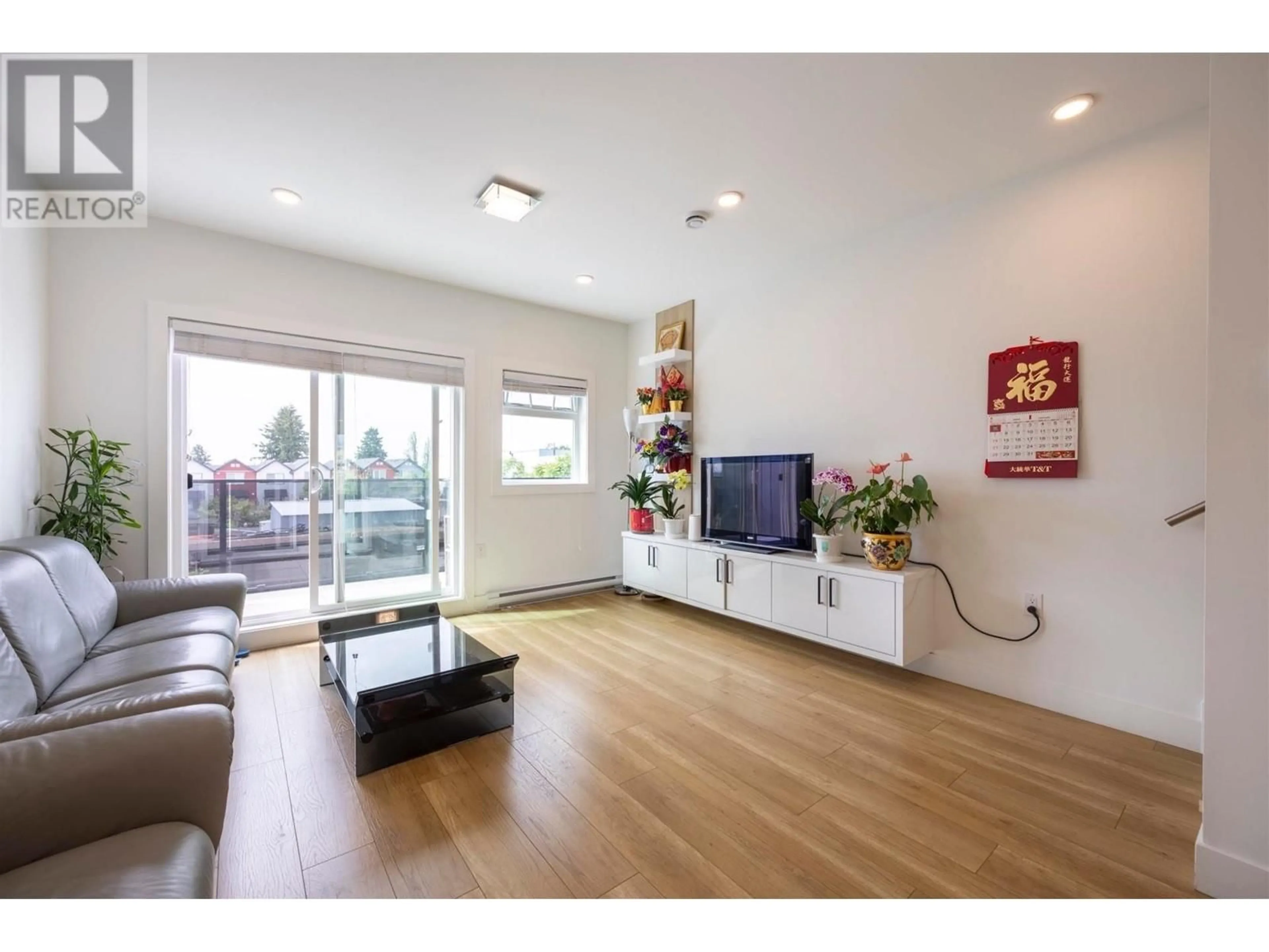 Living room with furniture, wood/laminate floor for 13 6288 BERESFORD STREET, Burnaby British Columbia V5J1K2