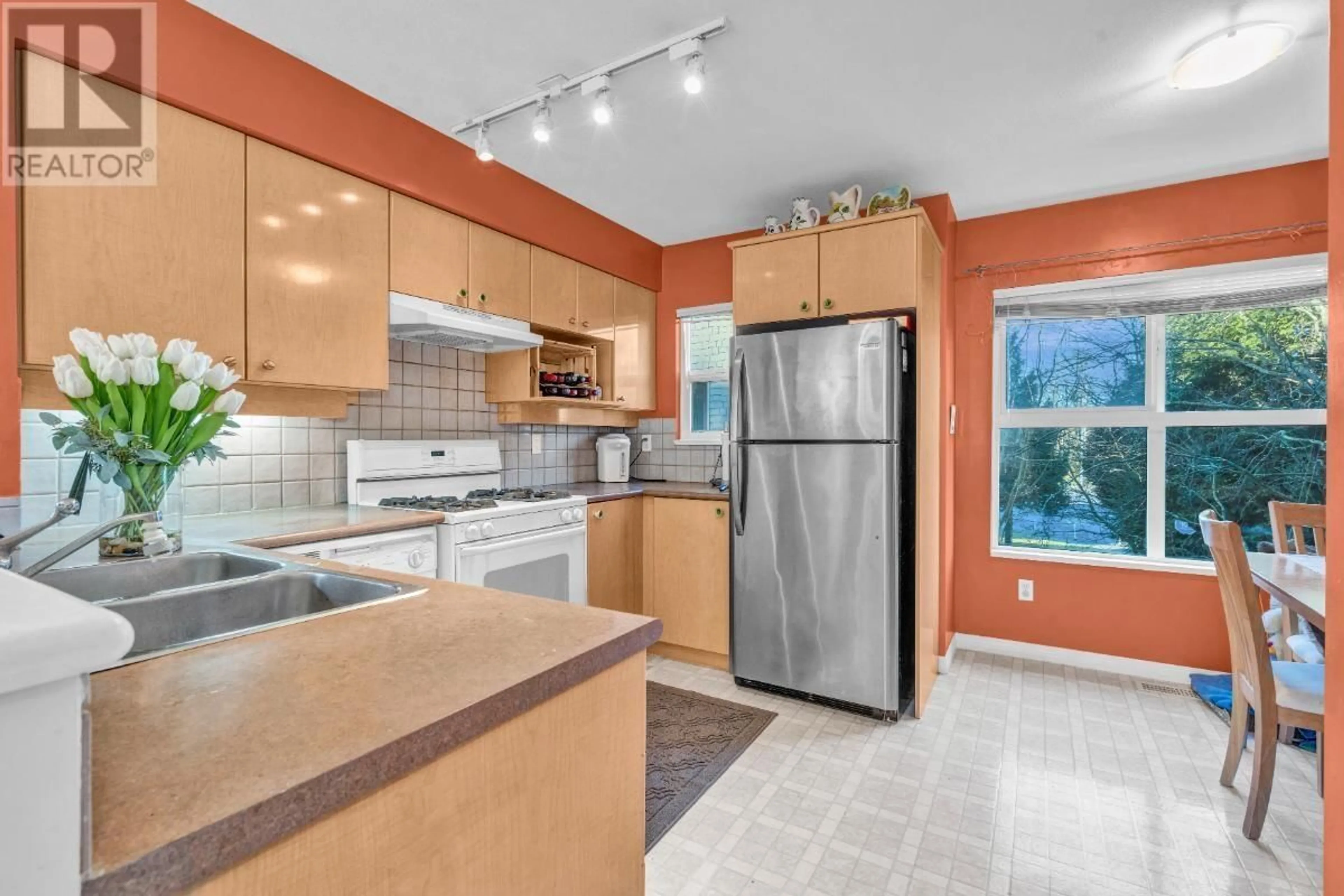 Open concept kitchen, ceramic/tile floor for 28 7088 LYNNWOOD DRIVE, Richmond British Columbia V7C5V3