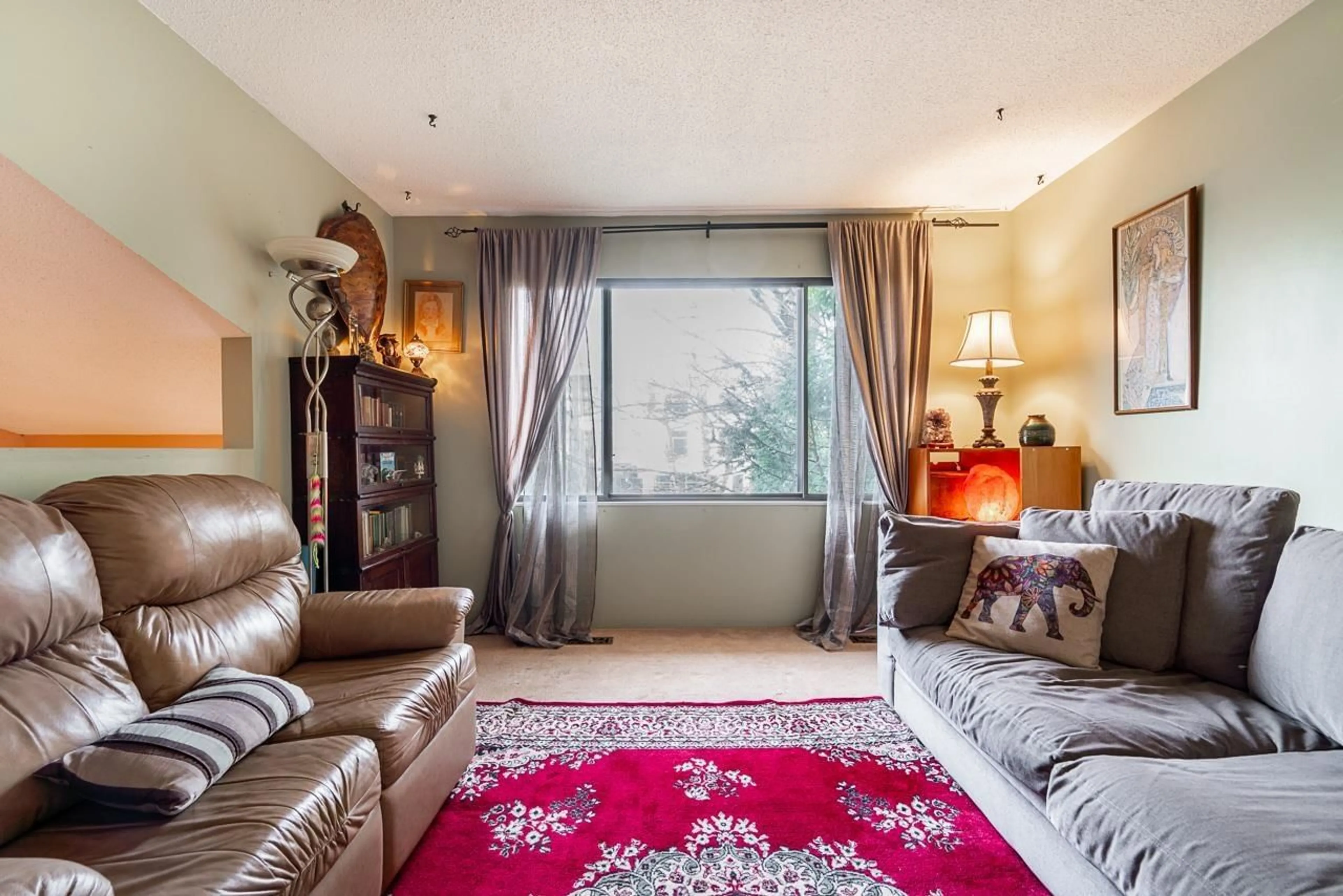 Living room with furniture, carpet floor for 13286 78A AVENUE, Surrey British Columbia V3W7B7