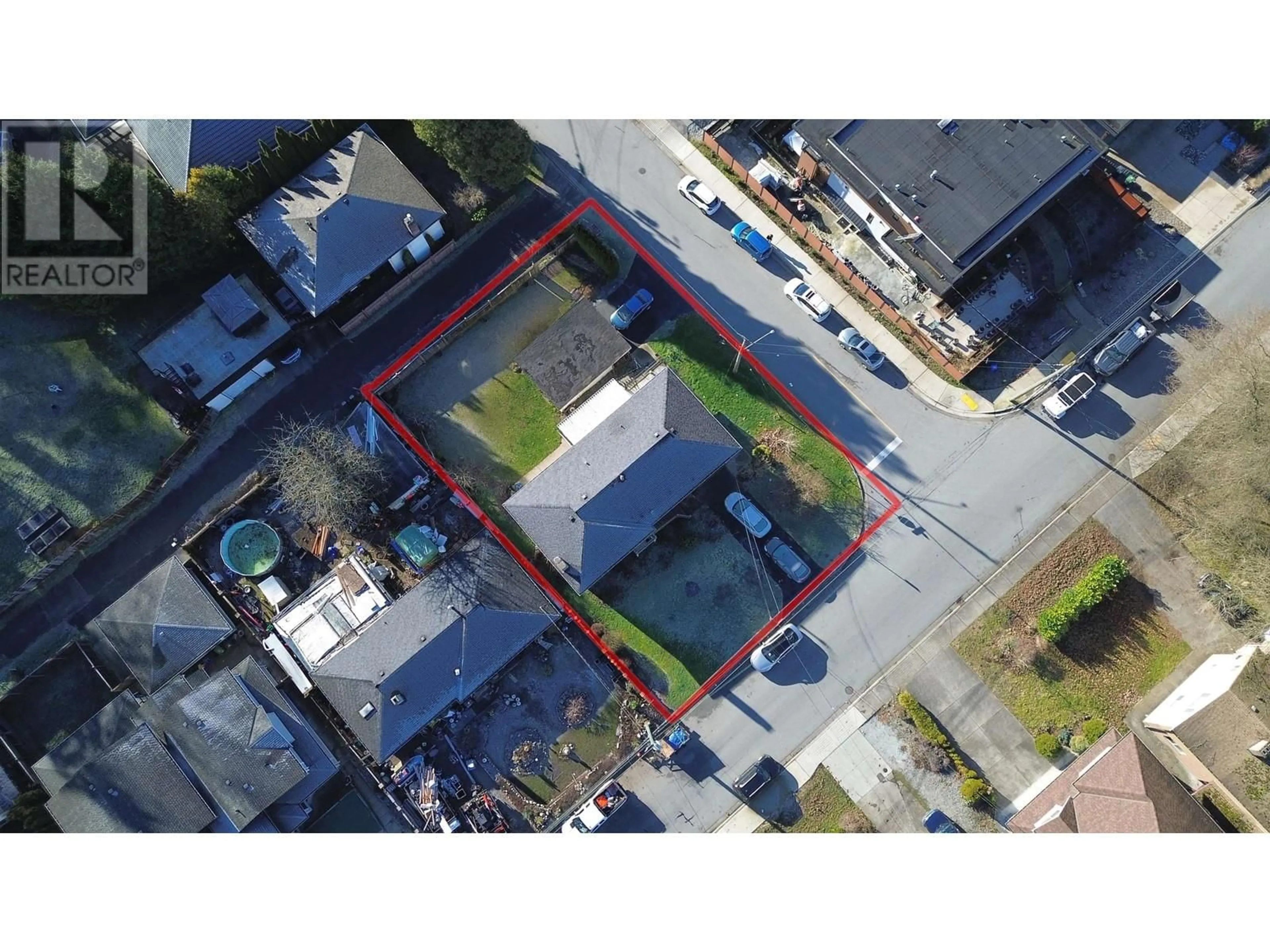 A pic from outside/outdoor area/front of a property/back of a property/a pic from drone, street for 814 MILLER AVENUE, Coquitlam British Columbia V3J4K6