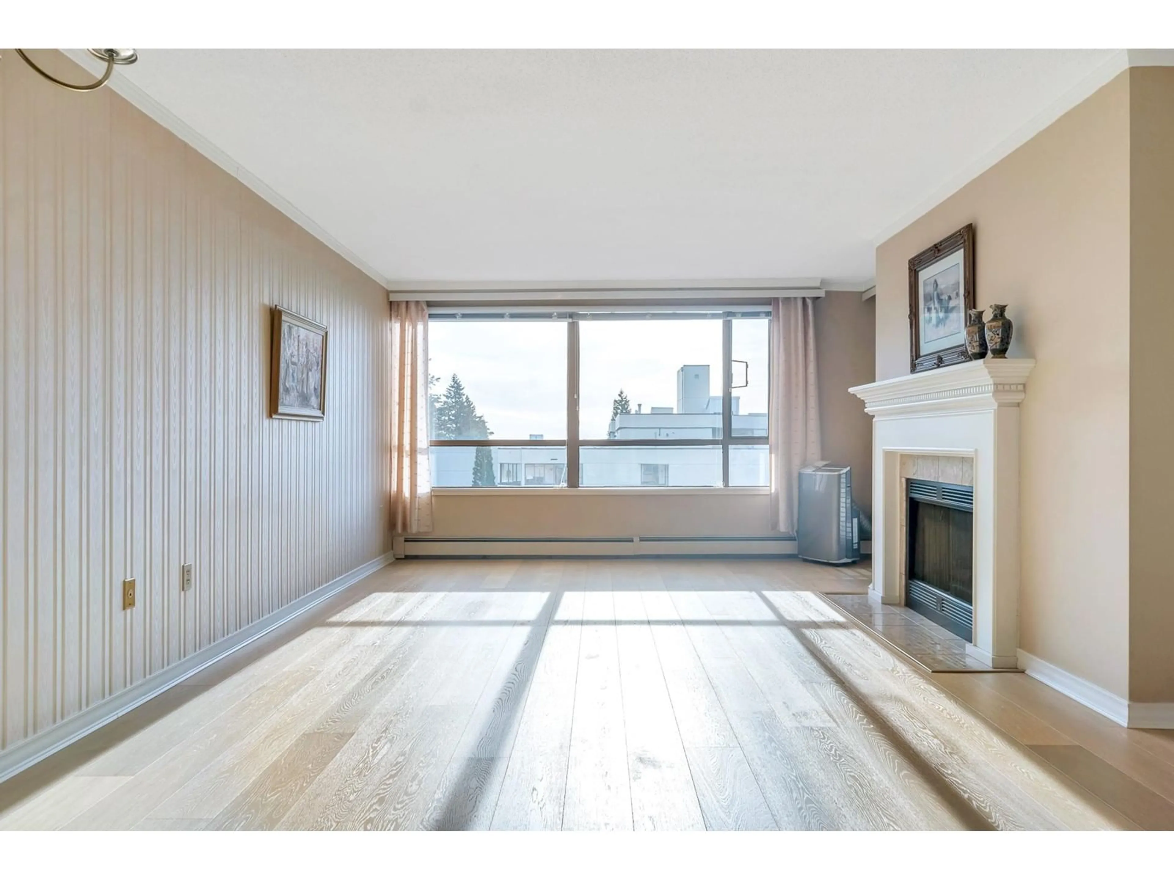 A pic of a room for 706 15111 RUSSELL AVENUE, White Rock British Columbia V4B2P4