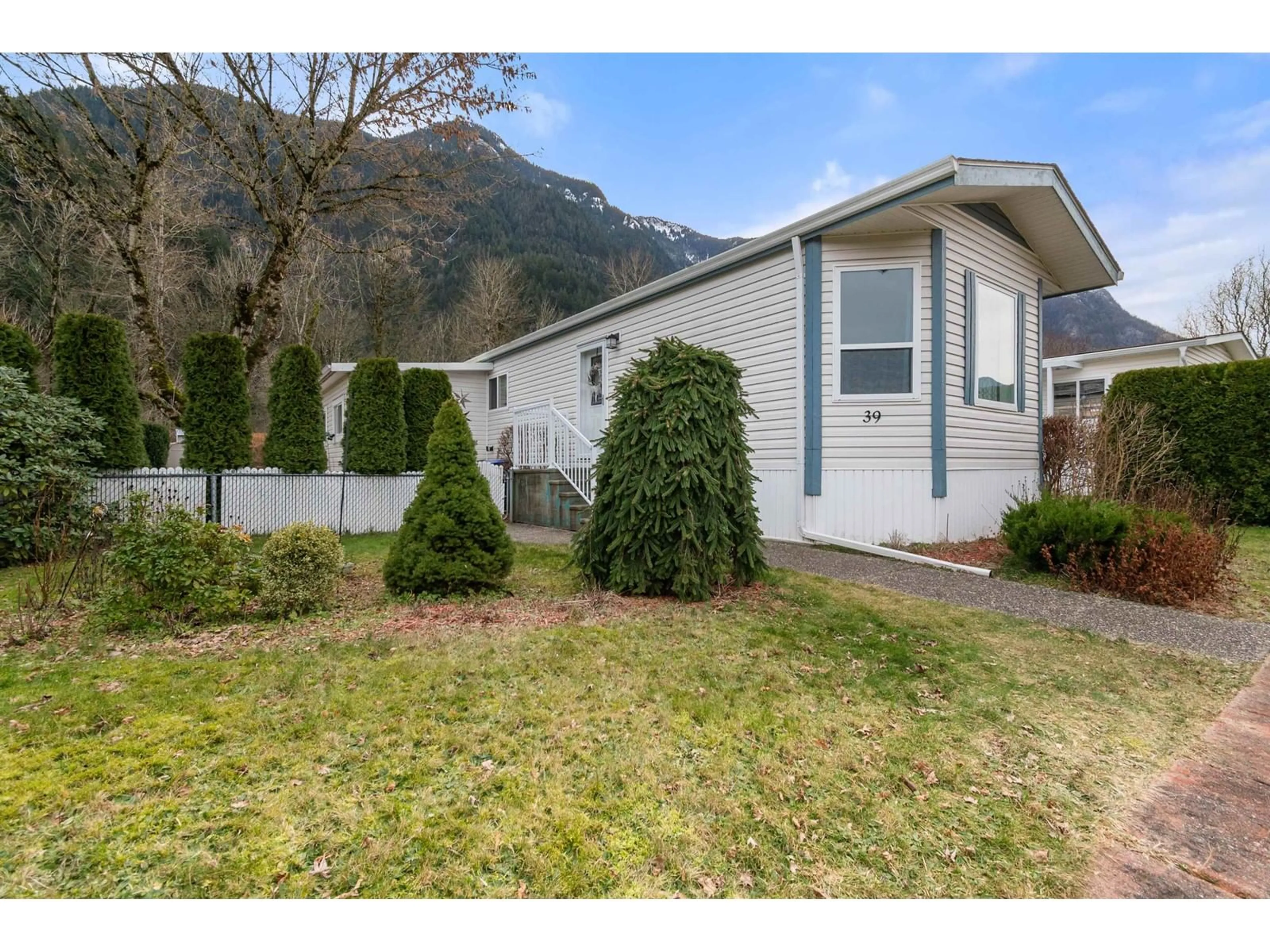 Home with vinyl exterior material, mountain view for 39 - 62790 FLOOD HOPE ROAD, Hope British Columbia V0X1L2