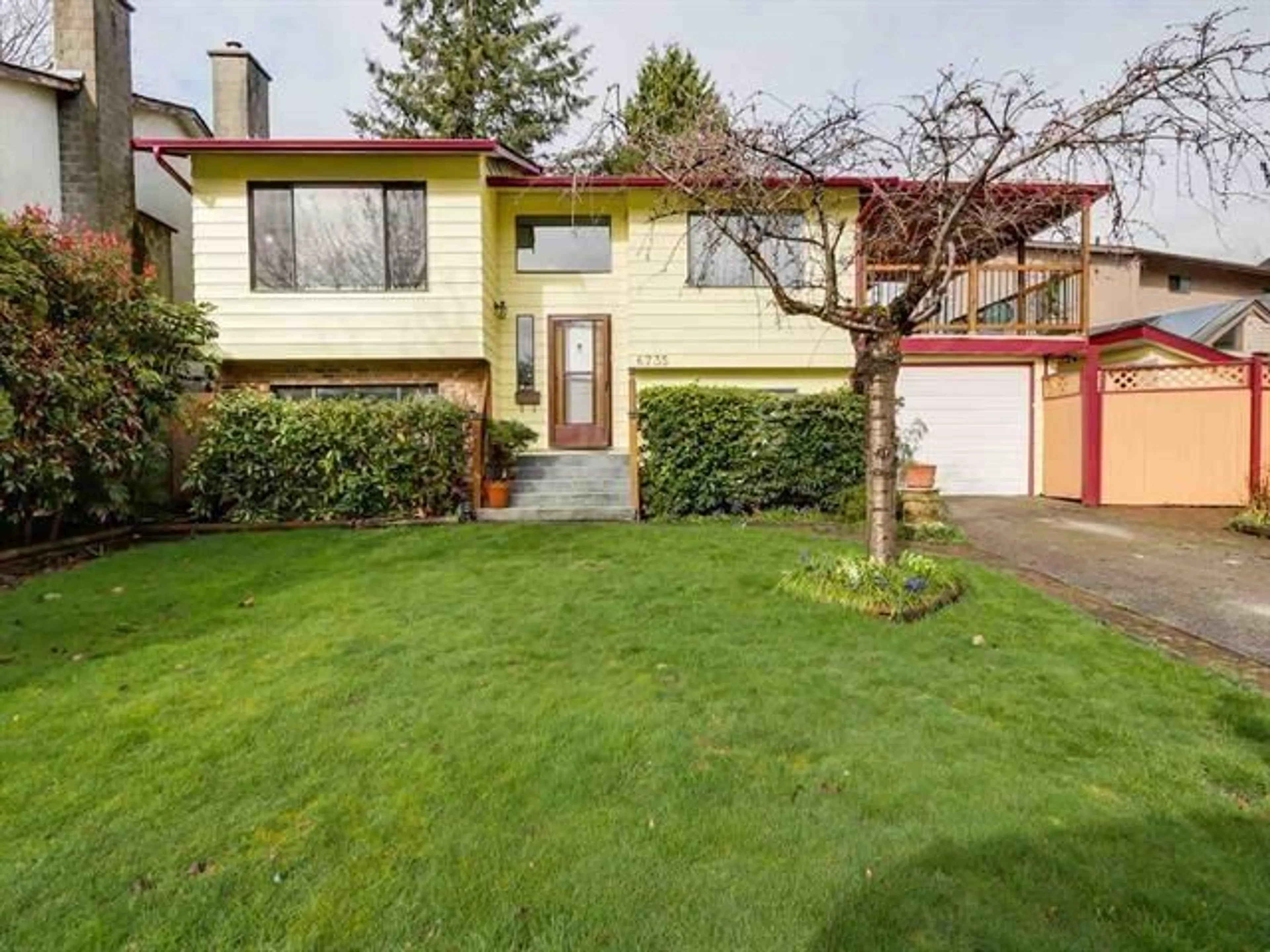 Home with vinyl exterior material, street for 6735 133 STREET, Surrey British Columbia V3W7J5