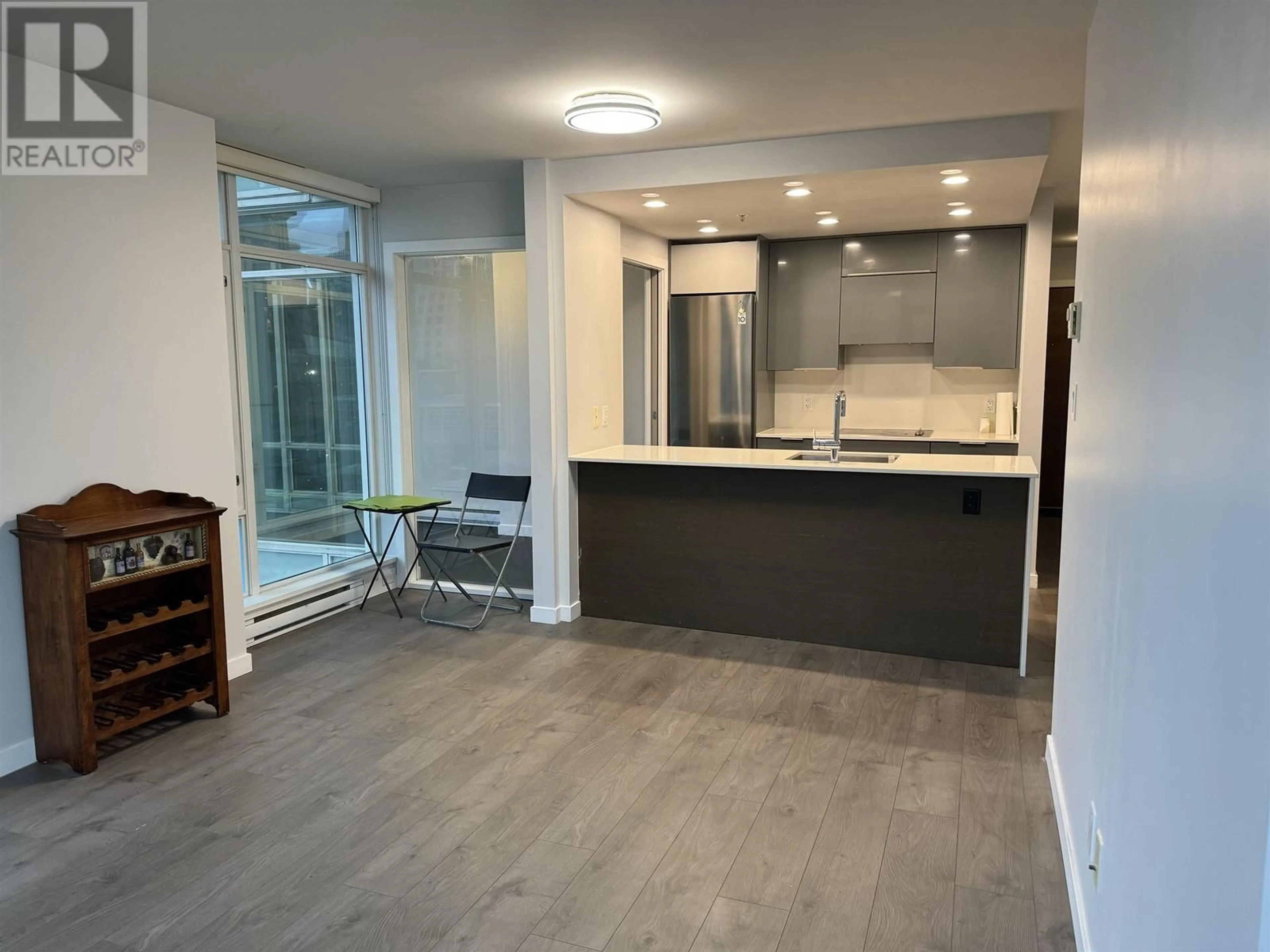 Open concept kitchen, unknown for 1009 161 W GEORGIA STREET, Vancouver British Columbia V6B0K9