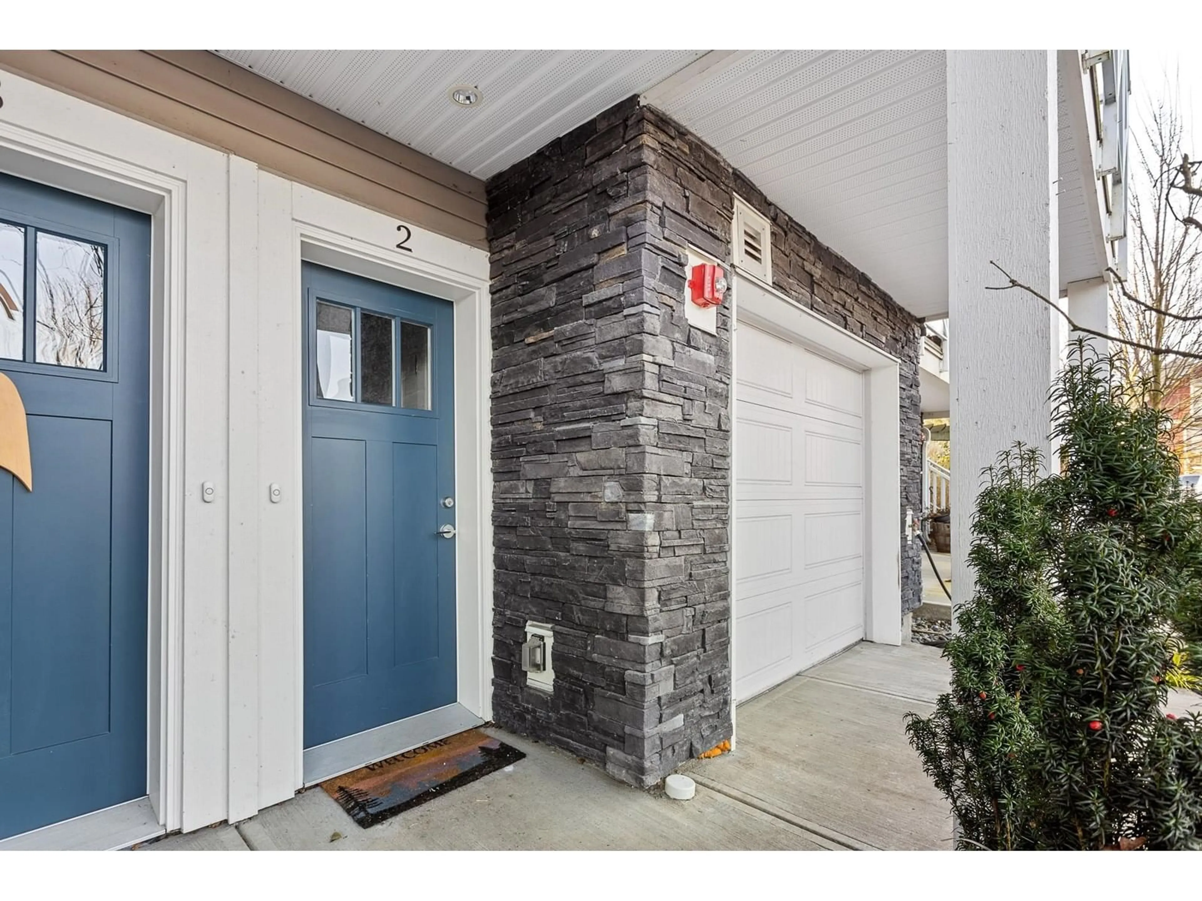 Indoor entryway for 2 21102 76 AVENUE, Langley British Columbia V2Y4K7