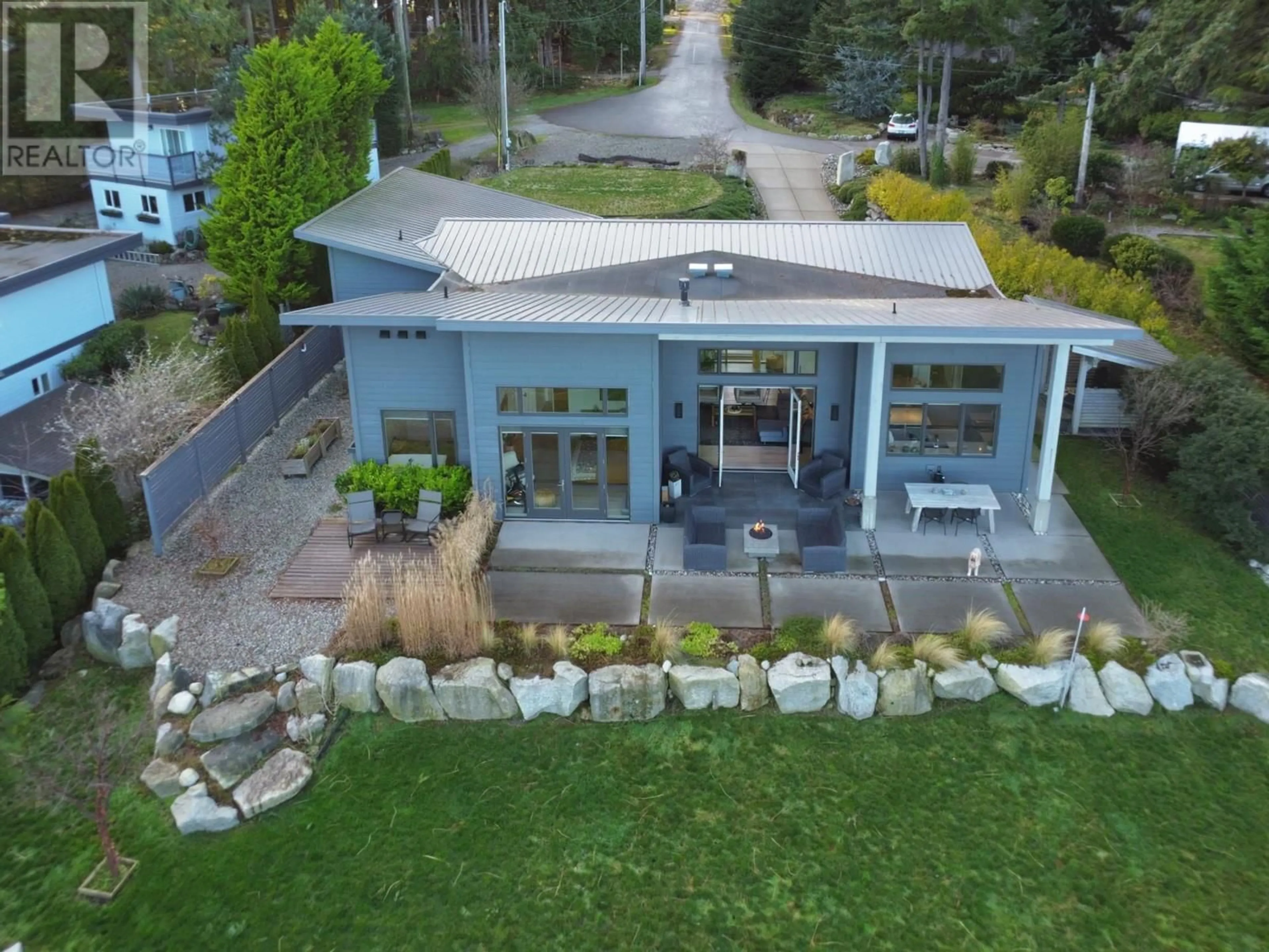 A pic from outside/outdoor area/front of a property/back of a property/a pic from drone, street for 7503 EUREKA PLACE, Halfmoon Bay British Columbia V7Z1A1