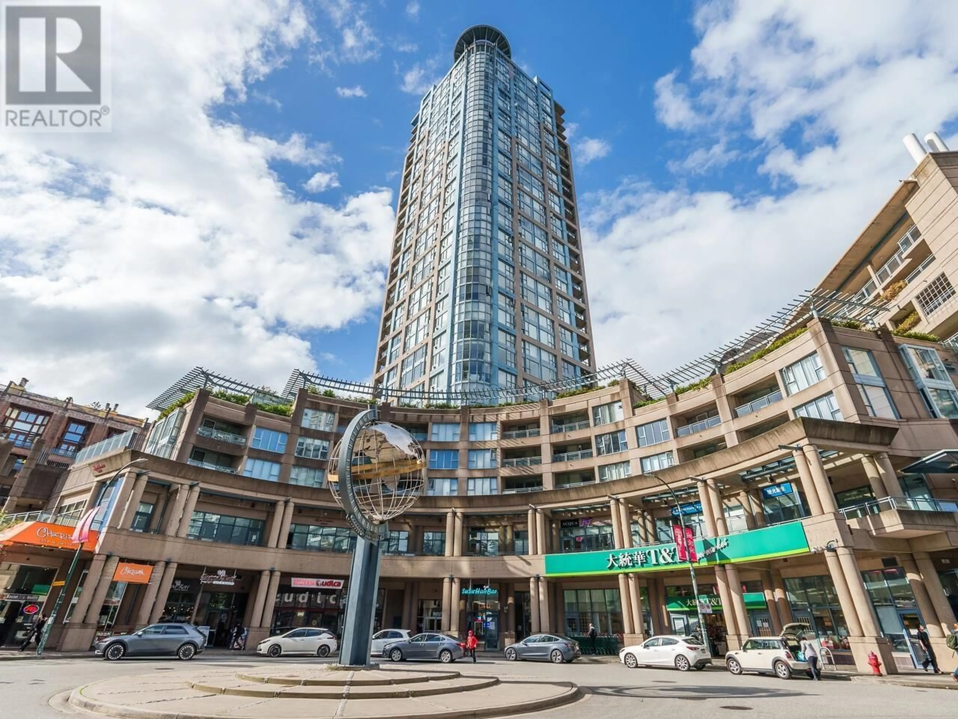 Indoor foyer for 1402 183 KEEFER PLACE, Vancouver British Columbia V6B6B9