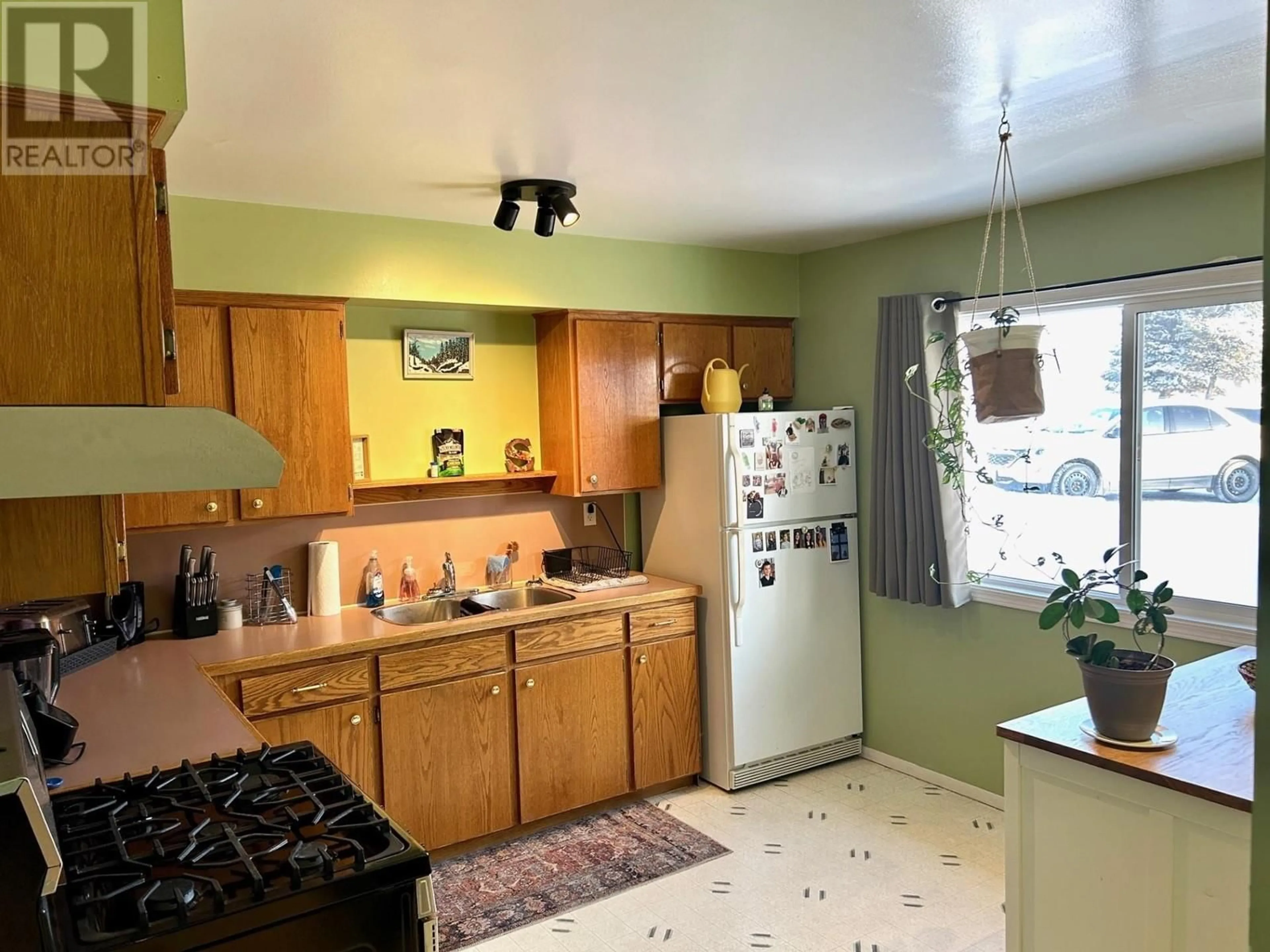 Standard kitchen, unknown for 38 5320 MOUNTAINVIEW DRIVE, Fort Nelson British Columbia V0C1R0