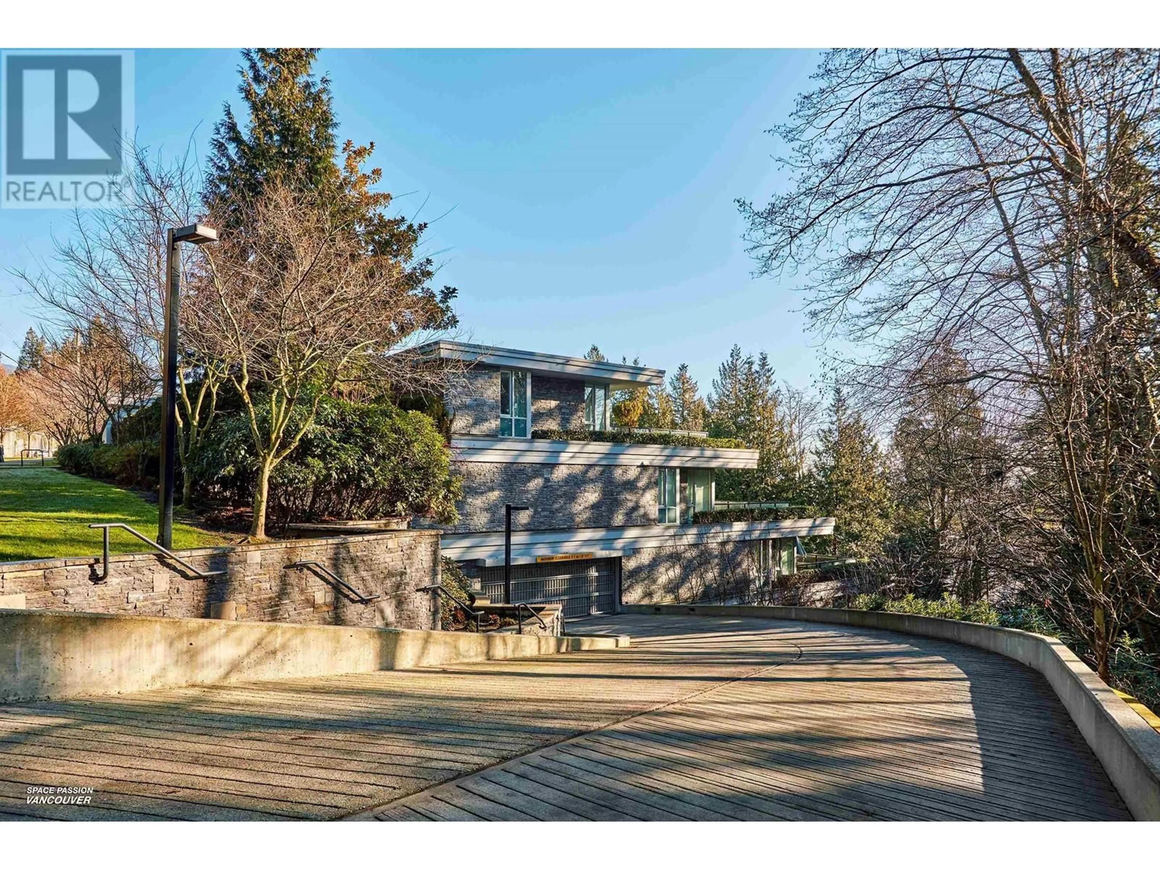 Unknown for 301 988 KEITH ROAD, West Vancouver British Columbia V7T1M3