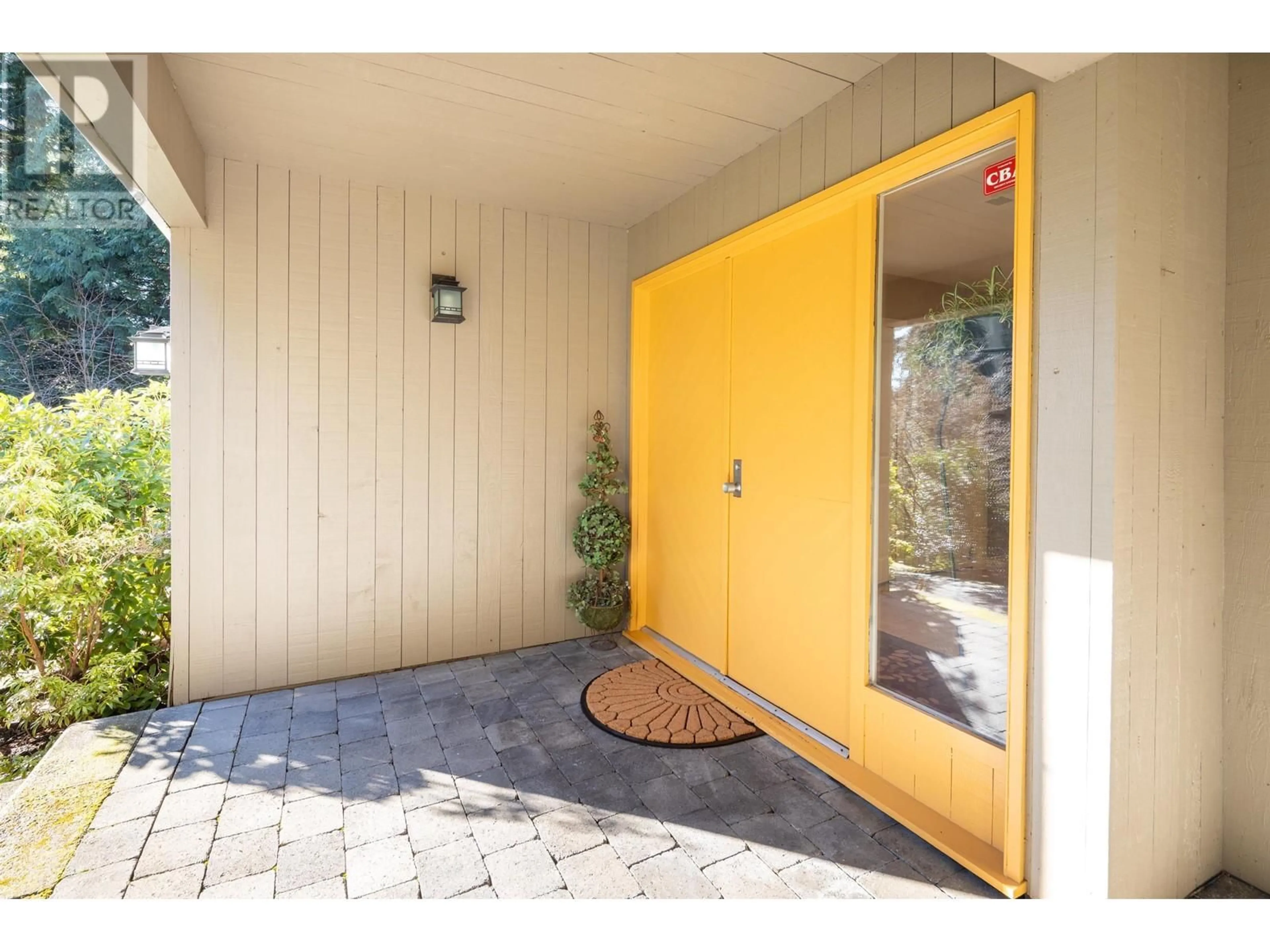 Indoor entryway for 4623 CAULFEILD DRIVE, West Vancouver British Columbia V7W1E9