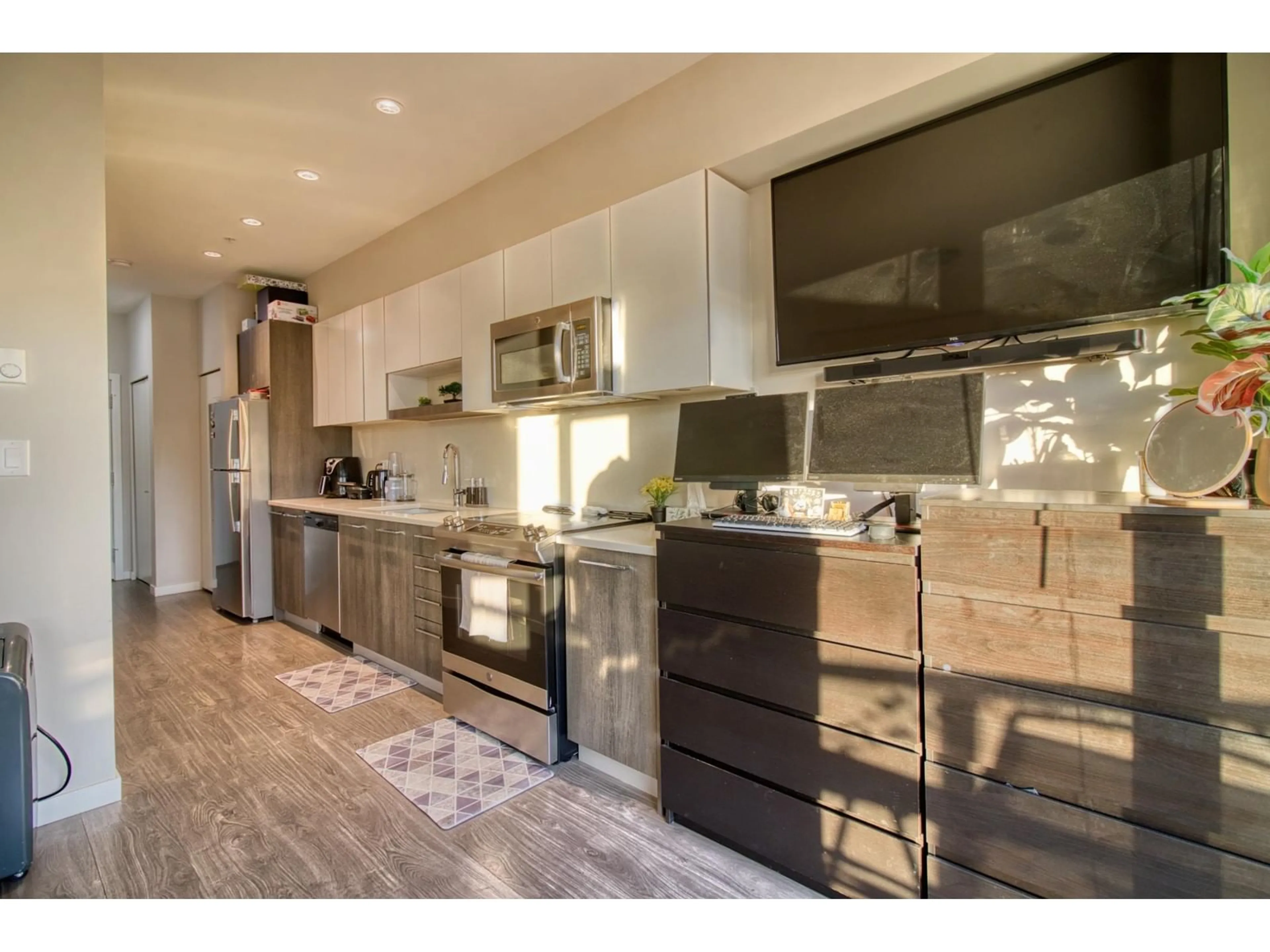 Open concept kitchen, unknown for 503 13768 108 AVENUE, Surrey British Columbia V3T0L9