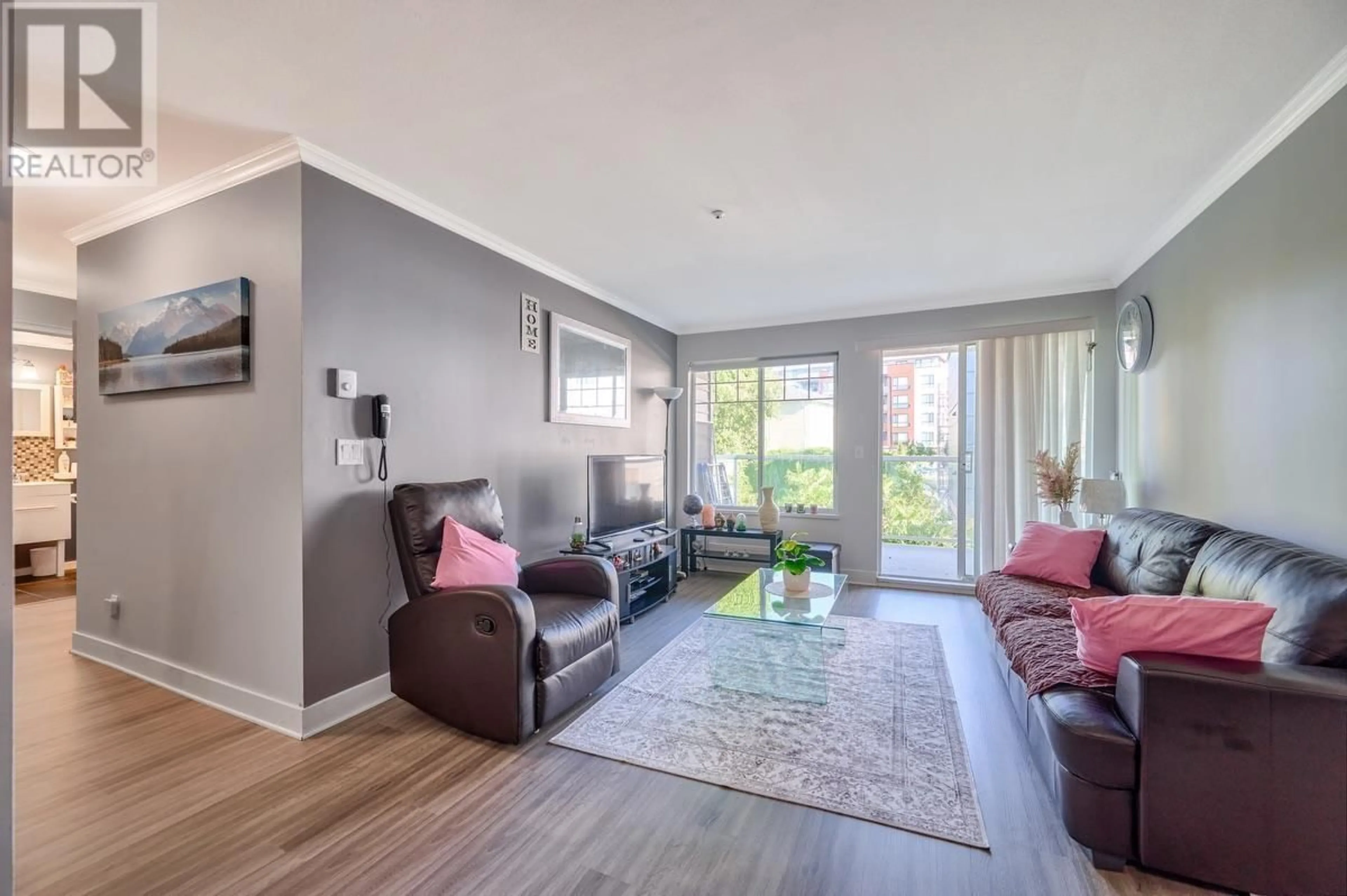 Living room with furniture, wood/laminate floor for 410 11671 FRASER STREET, Maple Ridge British Columbia V2X6C4