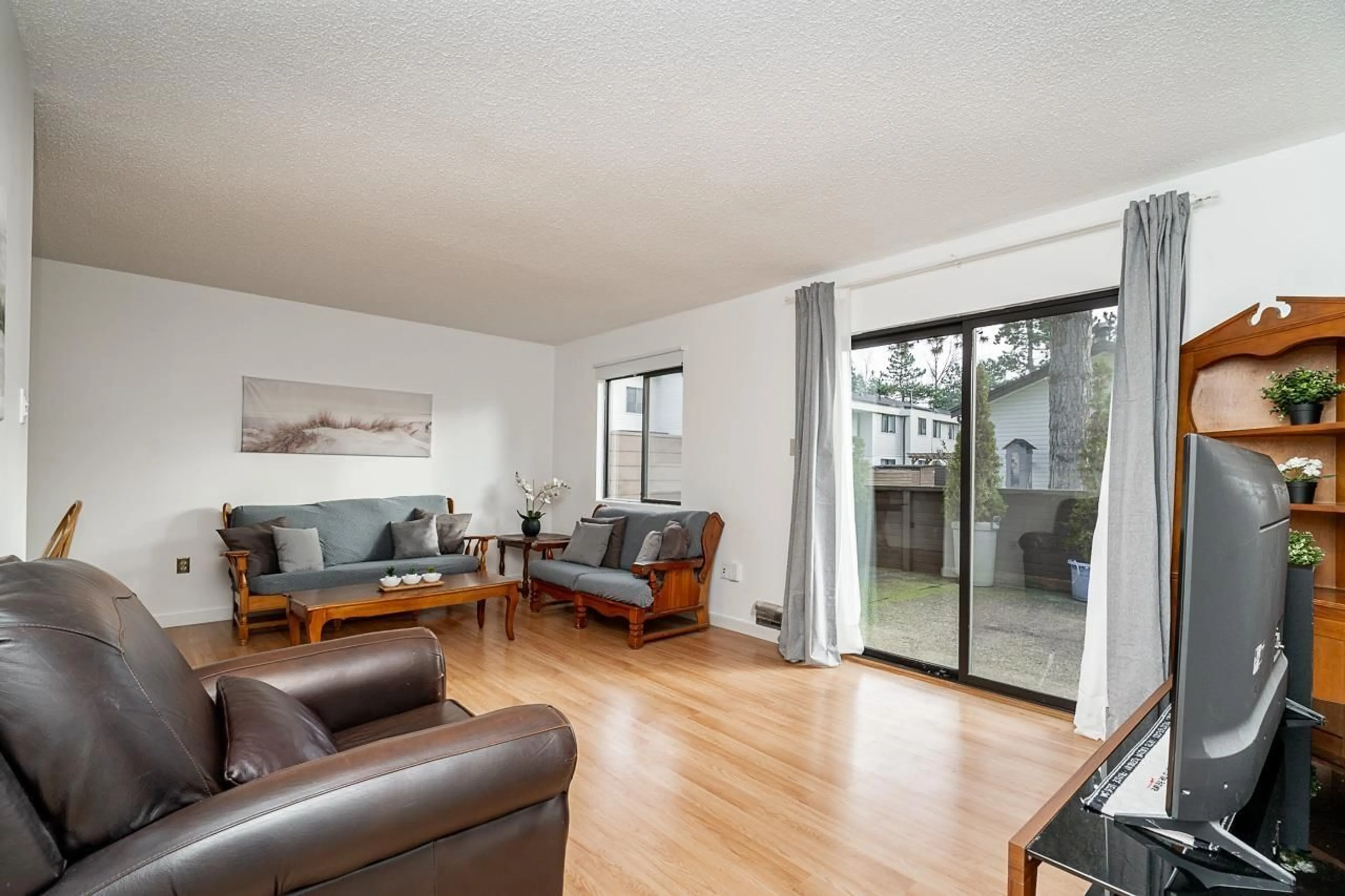 Living room with furniture, wood/laminate floor for 113 14153 104 AVENUE, Surrey British Columbia V3T1X6