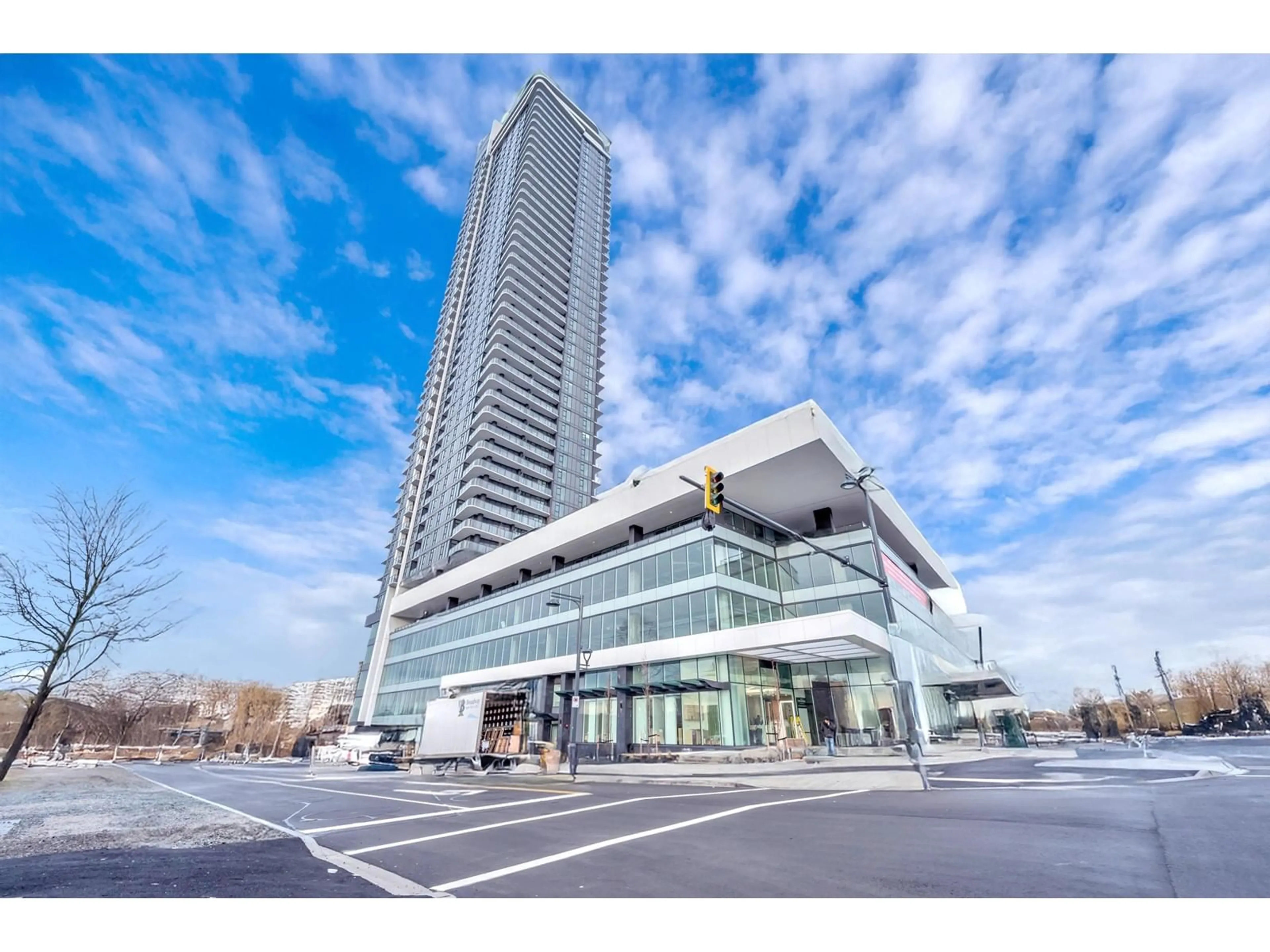 Indoor foyer for 803 10750 135A STREET, Surrey British Columbia V3T0V4