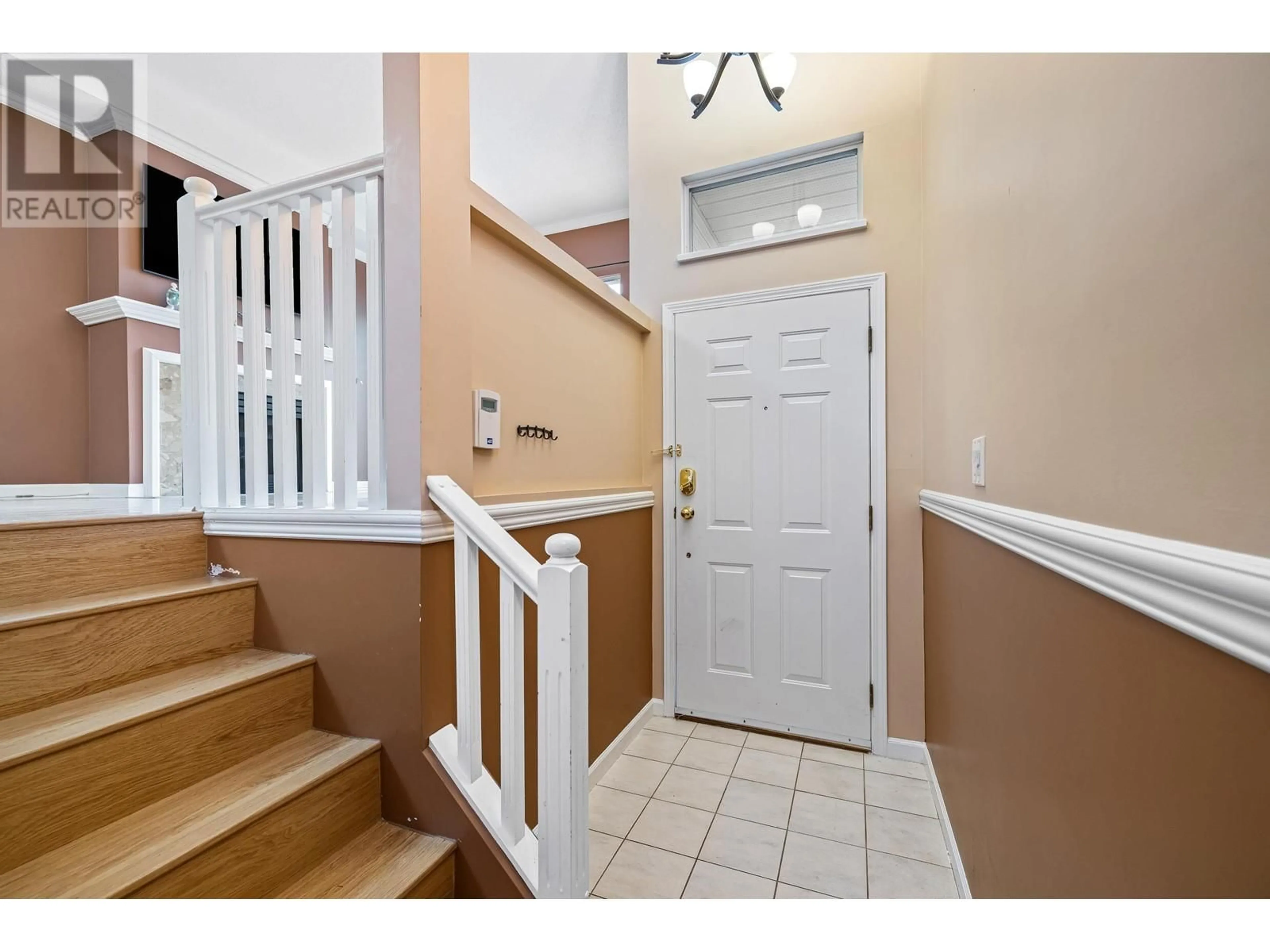 Indoor entryway for 89 6700 RUMBLE STREET, Burnaby British Columbia V5E4H7