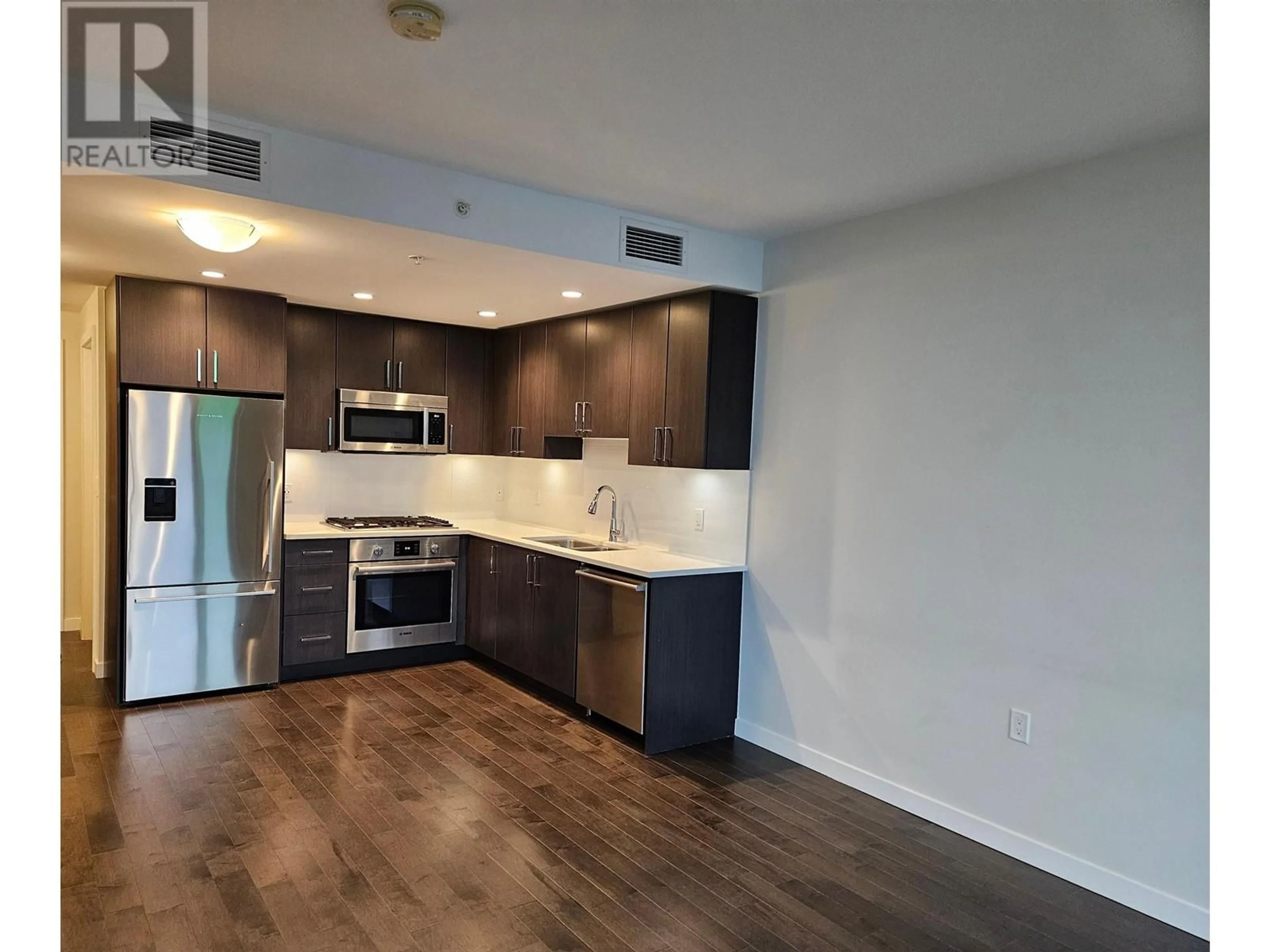 Open concept kitchen, wood/laminate floor for 1405 1708 ONTARIO STREET, Vancouver British Columbia V5T0J7