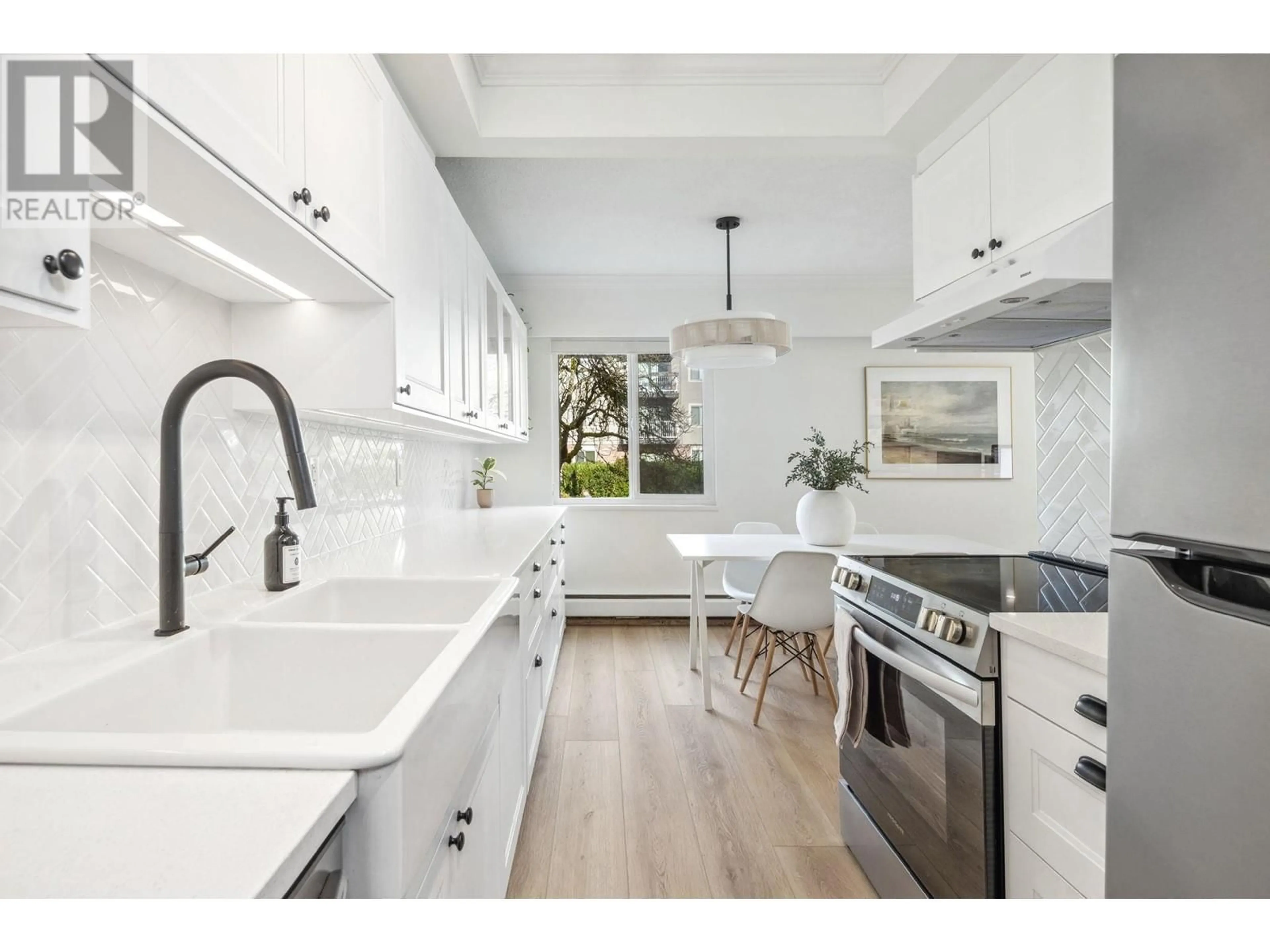 Open concept kitchen, ceramic/tile floor for 208 3080 LONSDALE AVENUE, North Vancouver British Columbia V7N3J5