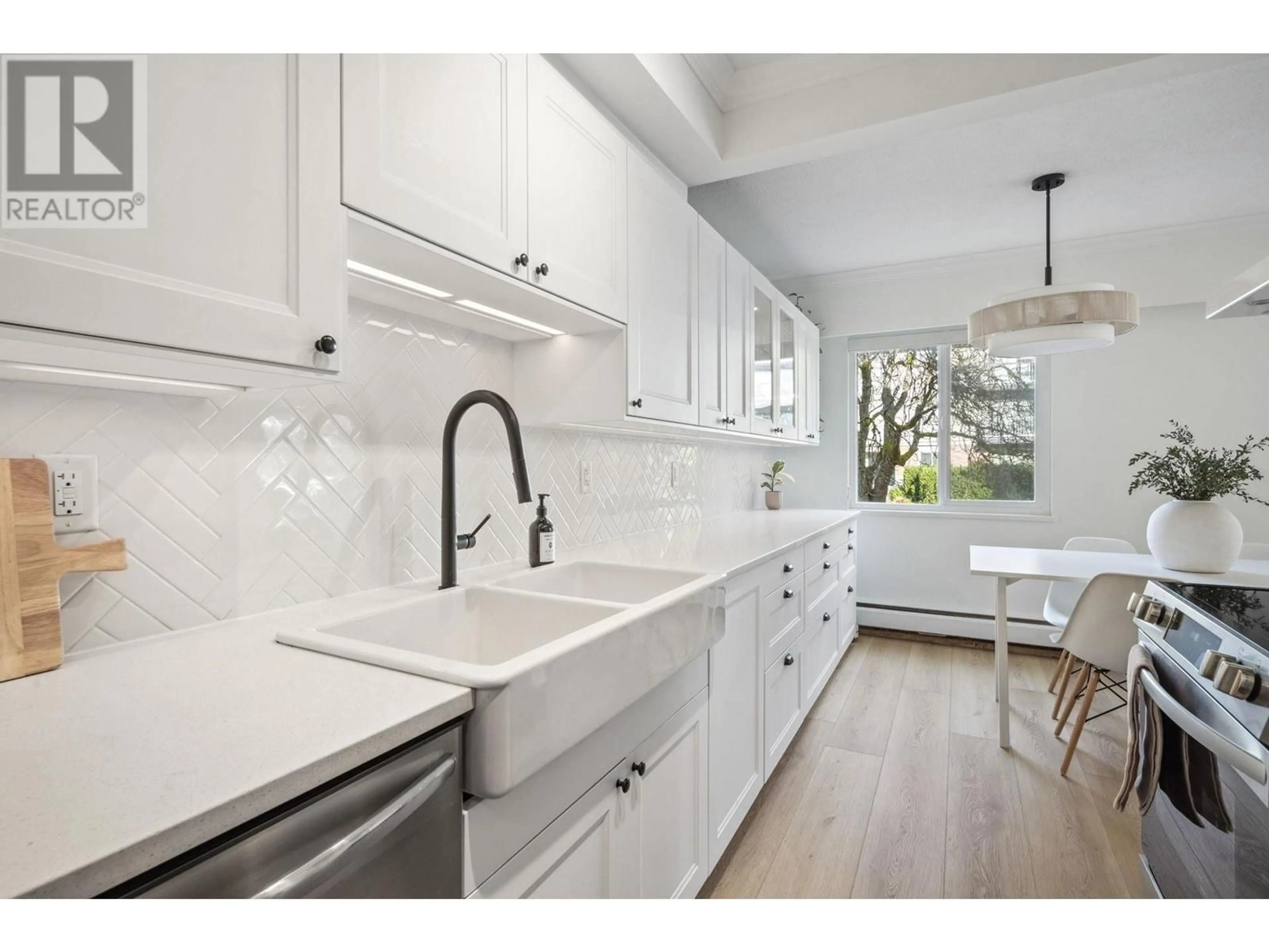 Open concept kitchen, ceramic/tile floor for 208 3080 LONSDALE AVENUE, North Vancouver British Columbia V7N3J5