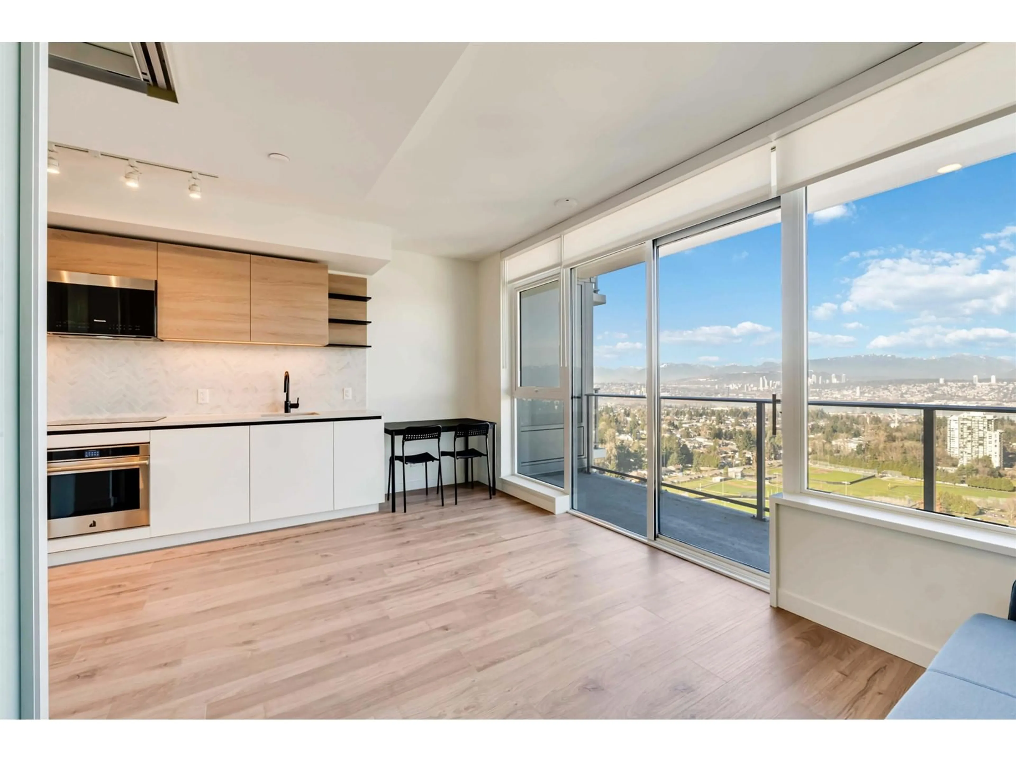 A pic from outside/outdoor area/front of a property/back of a property/a pic from drone, city buildings view from balcony for 3303 - 10448 UNIVERSITY, Surrey British Columbia V3T0S7