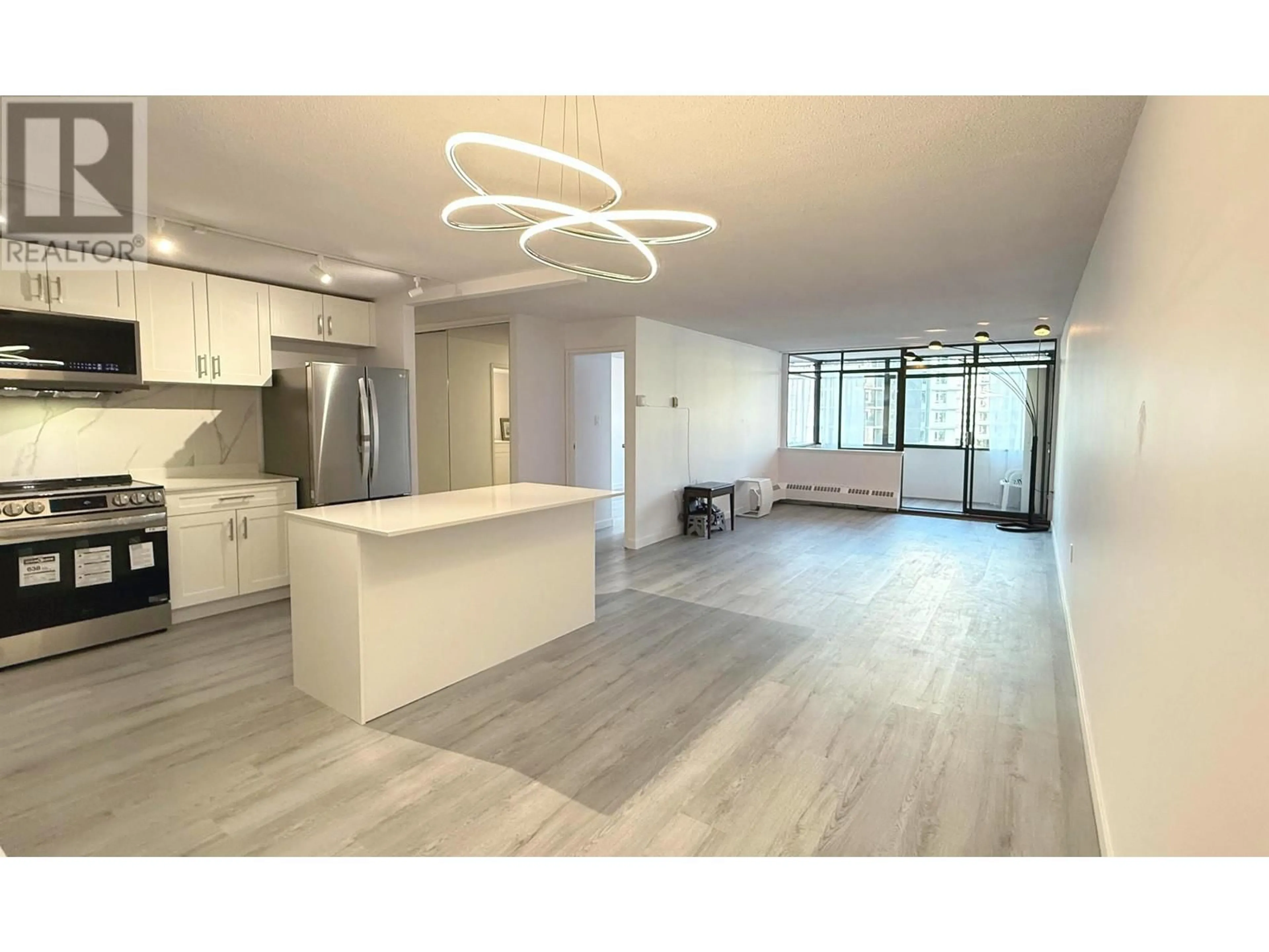 Open concept kitchen, unknown for 802 6631 MINORU BOULEVARD, Richmond British Columbia V6Y1Z1