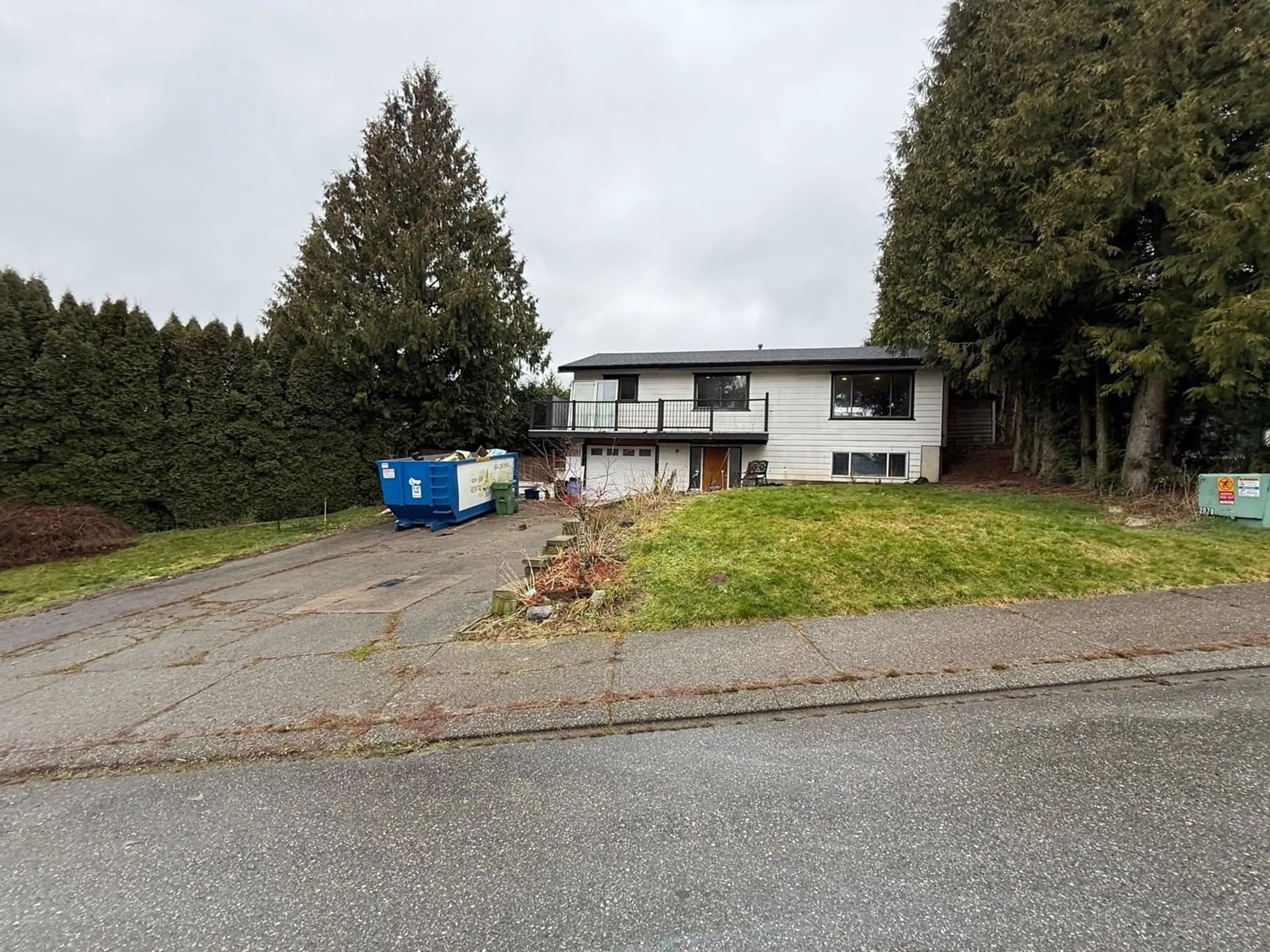 A pic from outside/outdoor area/front of a property/back of a property/a pic from drone, street for 31379 SE WINTON AVENUE, Abbotsford British Columbia V2T6L7