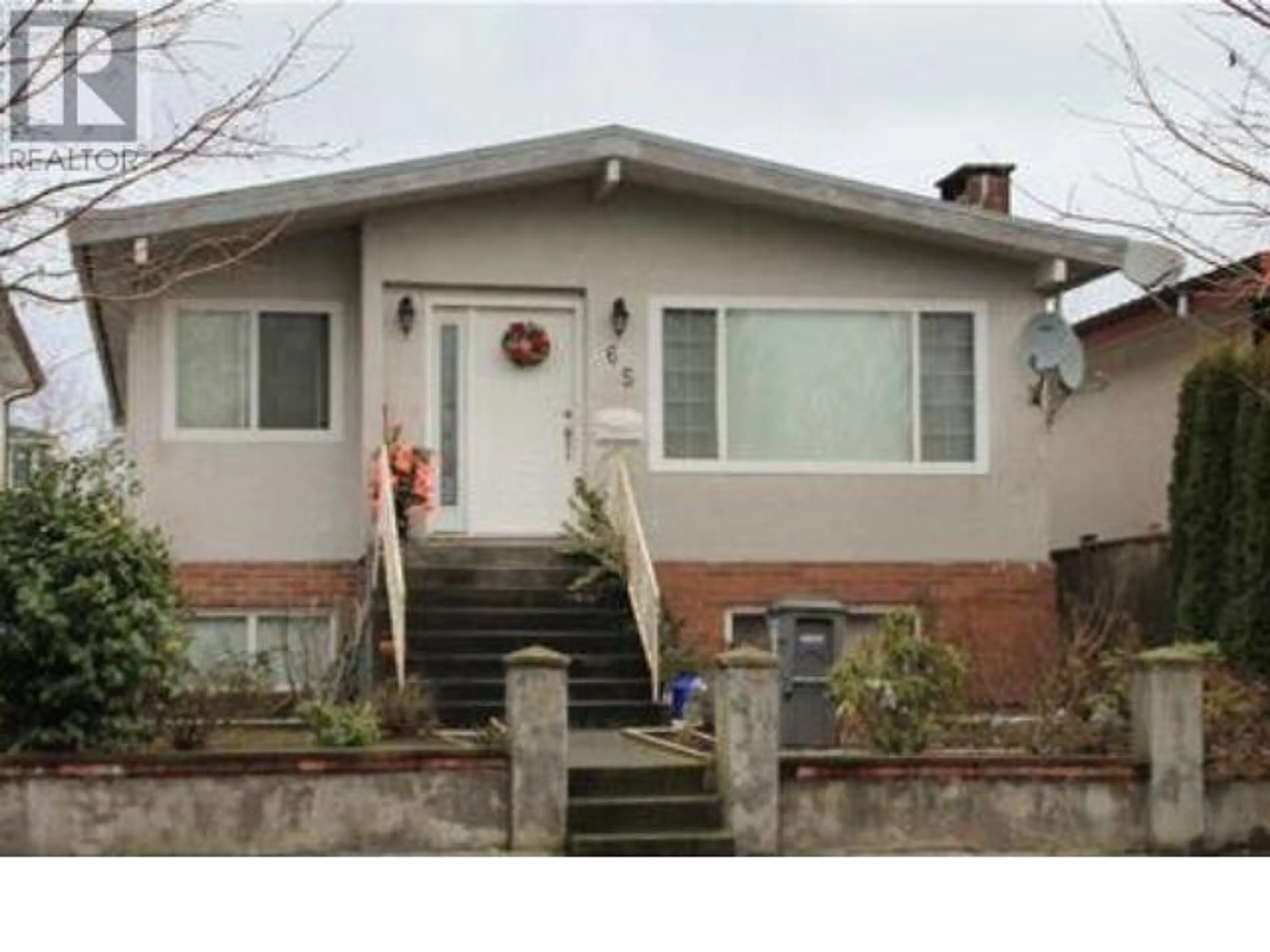 Home with vinyl exterior material, street for 65 E 49TH AVENUE, Vancouver British Columbia V5W2G1