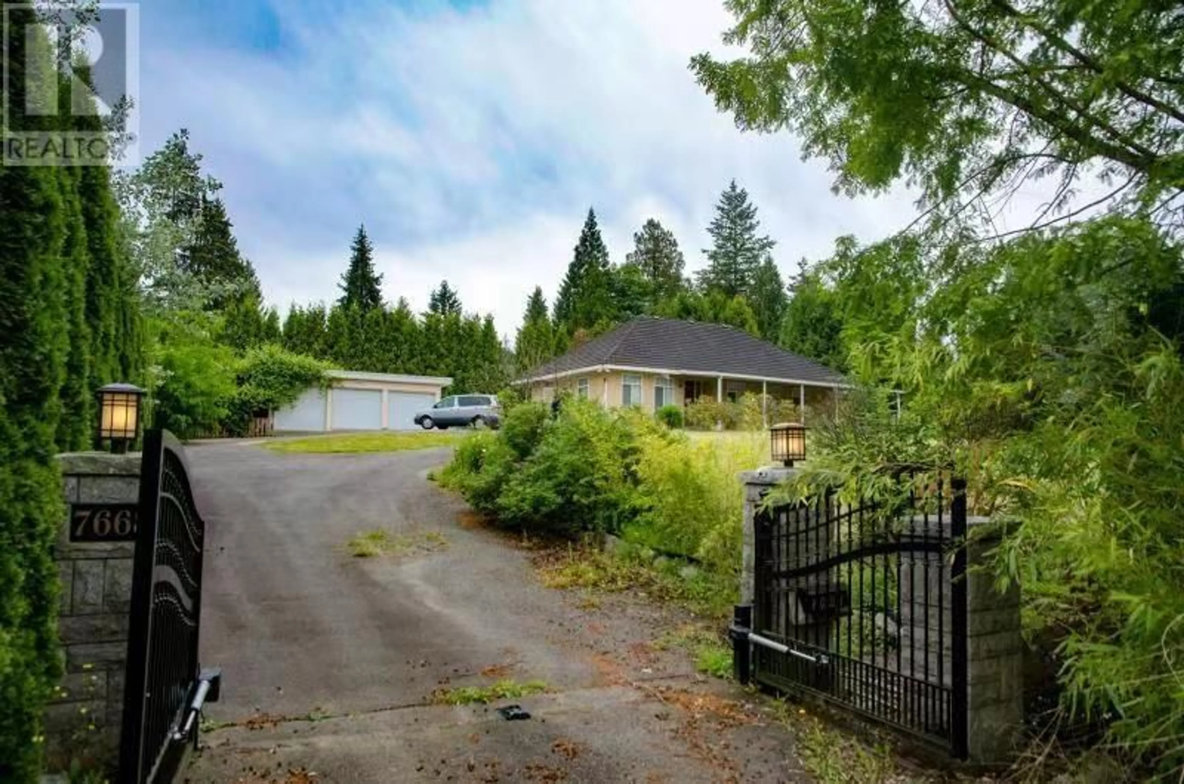 A pic from outside/outdoor area/front of a property/back of a property/a pic from drone, street for 7668 WHEATER COURT, Burnaby British Columbia V5E4P3