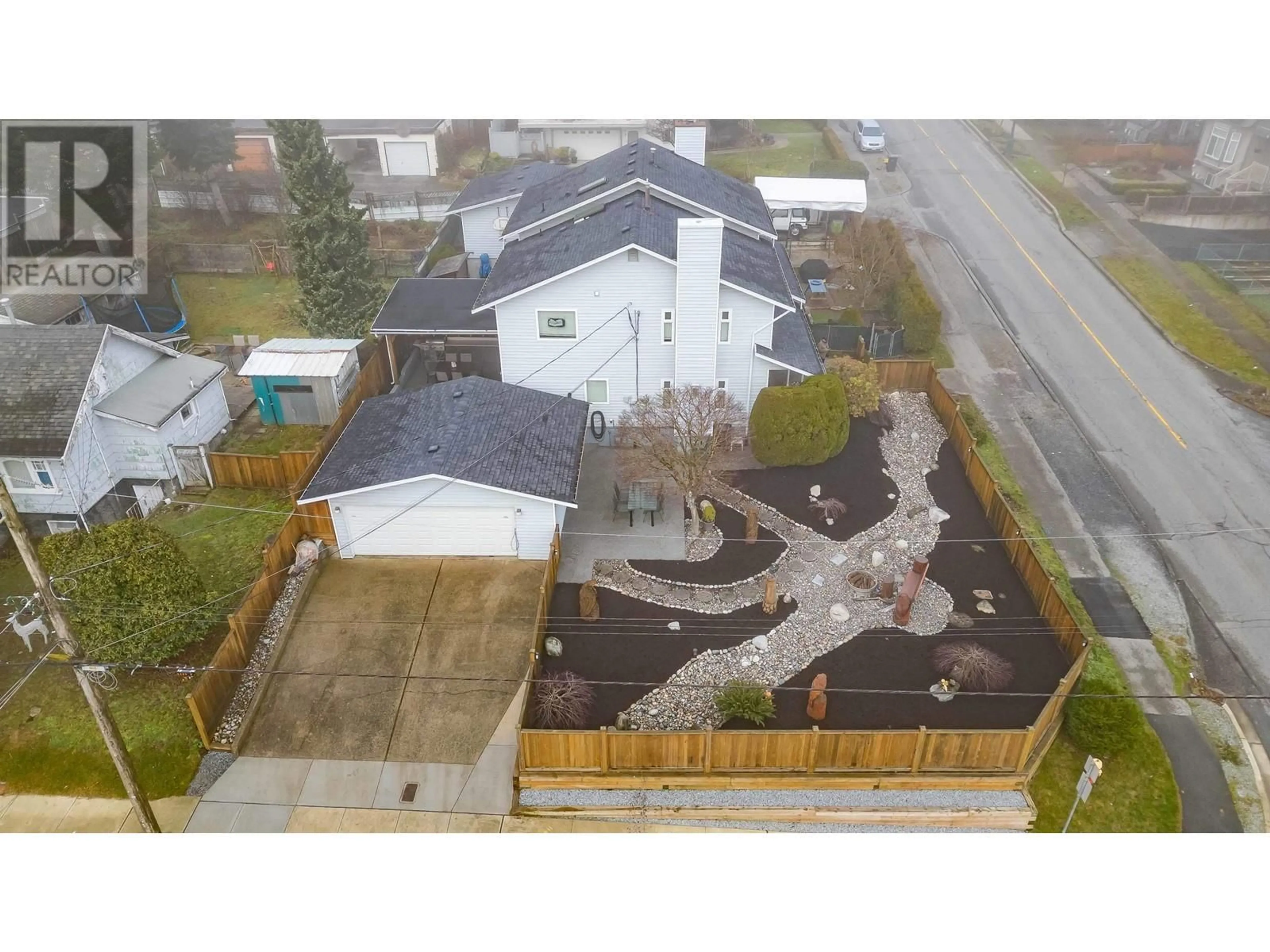 A pic from outside/outdoor area/front of a property/back of a property/a pic from drone, building for 320 NELSON STREET, Coquitlam British Columbia V3K4N3